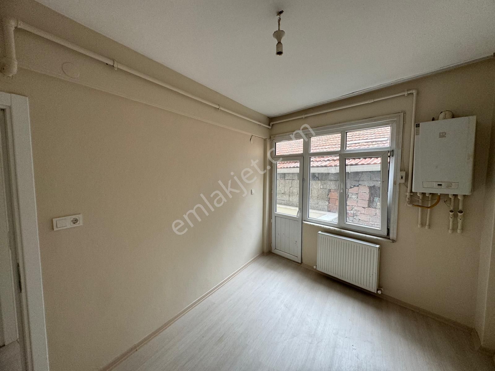 Sarıyer Merkez'de Sahile Yürüme Mesafesinde 2+1 Balkonlu Daire - Görsel 16