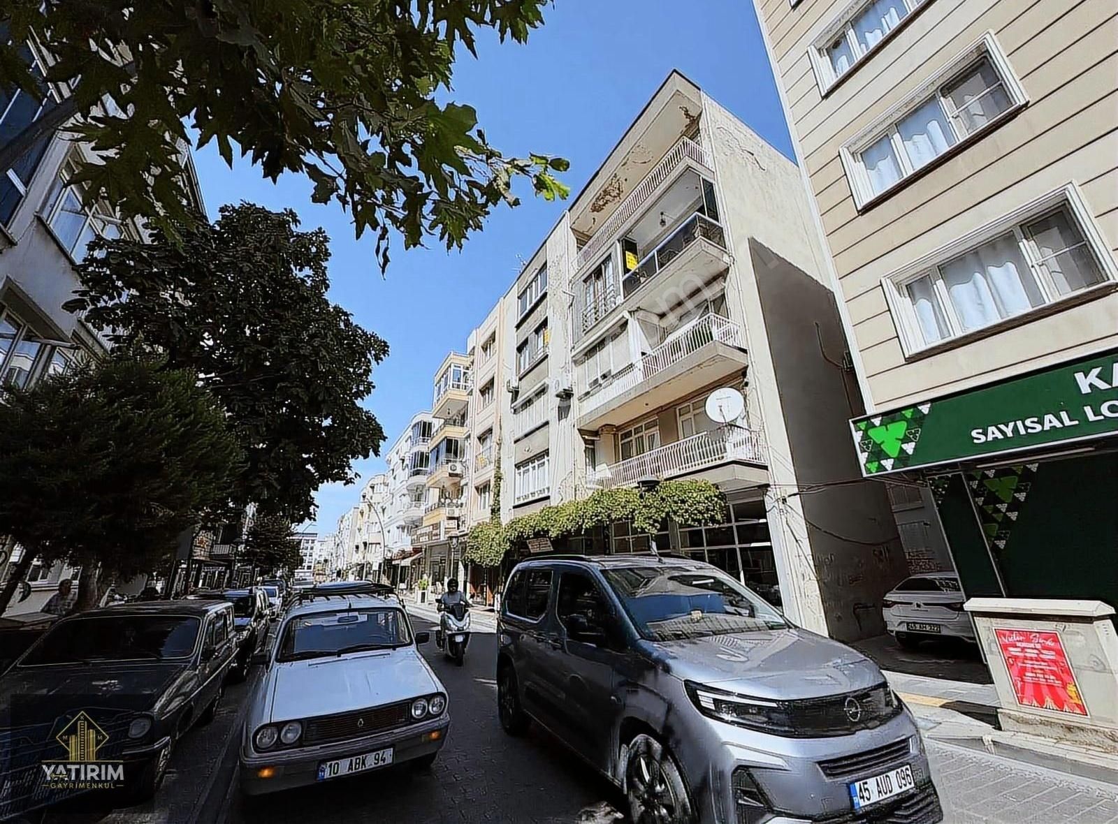 Nakliye Caddesi Sevgi Yolunda Bakımlı 130 M2 Arakat 3+1 Daire