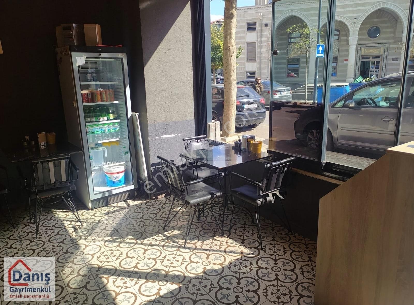 Bulgurlu Nuri Topbaş Camii Yanında Faal Durumda Depolu Lokanta - Görsel 5