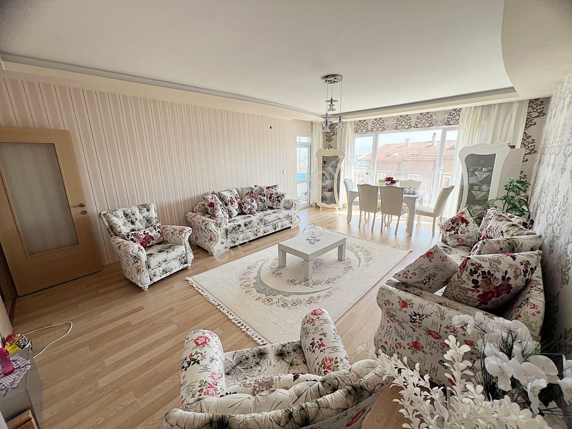 Güzelyakada Manzaralı 9. Kat Ful Yapılı Çift Asansör Geniş 4+1 Daire - Görsel 7