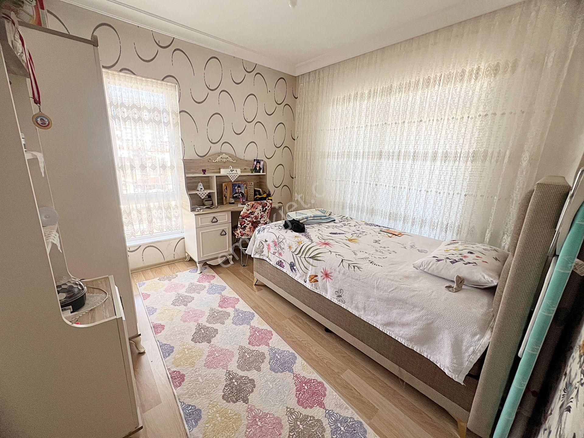 Güzelyakada Manzaralı 9. Kat Ful Yapılı Çift Asansör Geniş 4+1 Daire - Görsel 22