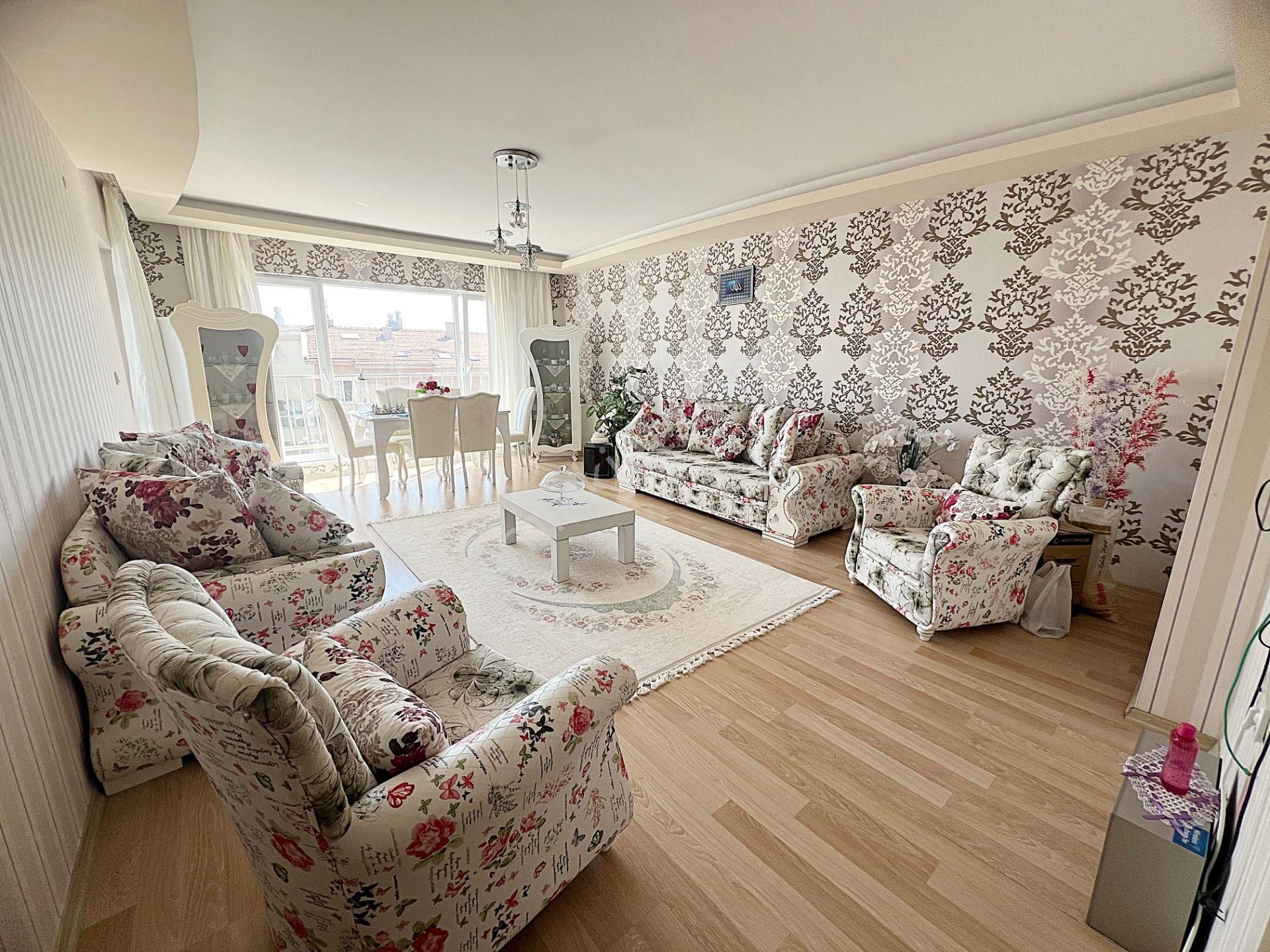 Güzelyakada Manzaralı 9. Kat Ful Yapılı Çift Asansör Geniş 4+1 Daire - Görsel 6