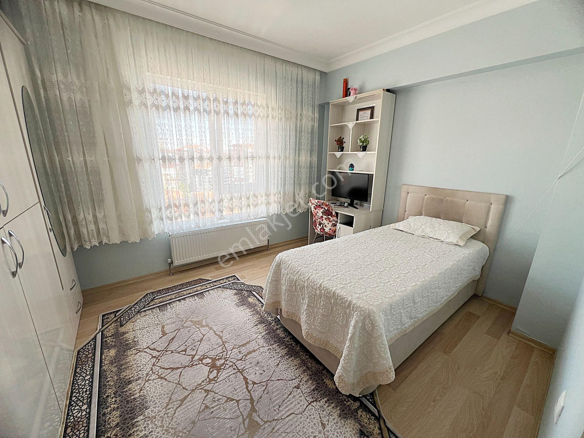 Güzelyakada Manzaralı 9. Kat Ful Yapılı Çift Asansör Geniş 4+1 Daire - Görsel 18