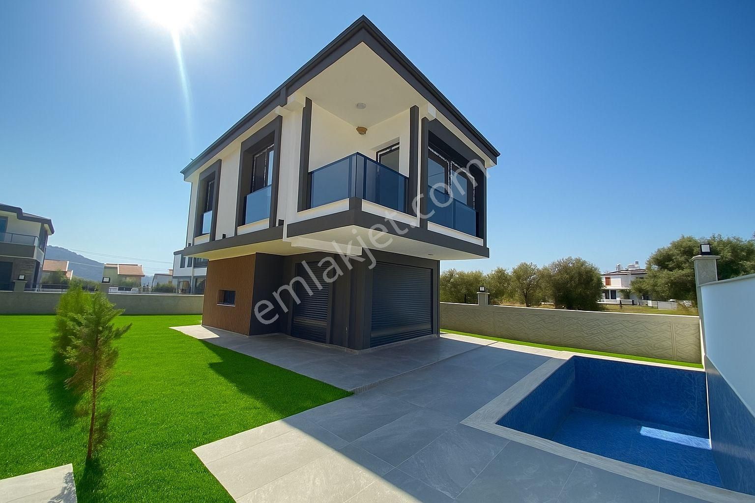 !!fiyat Düştü!! Didim Akbük'te Tam Müstakil 3+1 Havuzlu Köşe Villa