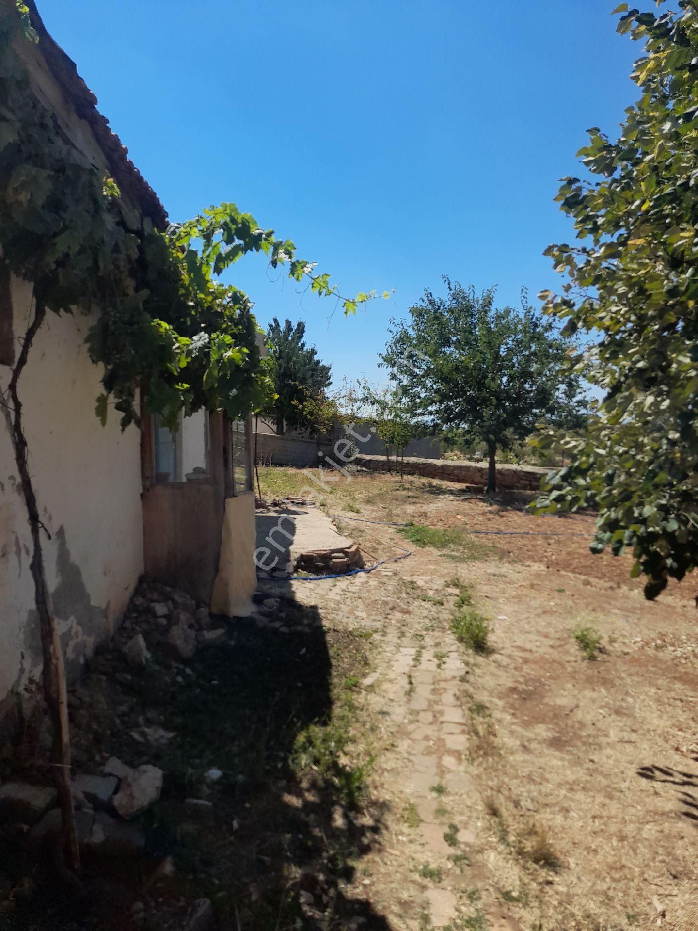 Gül Emlaktan Konya Hüyük İlçesinde Satlık İçerisinde Eski Ev Olan Arsa - Görsel 7