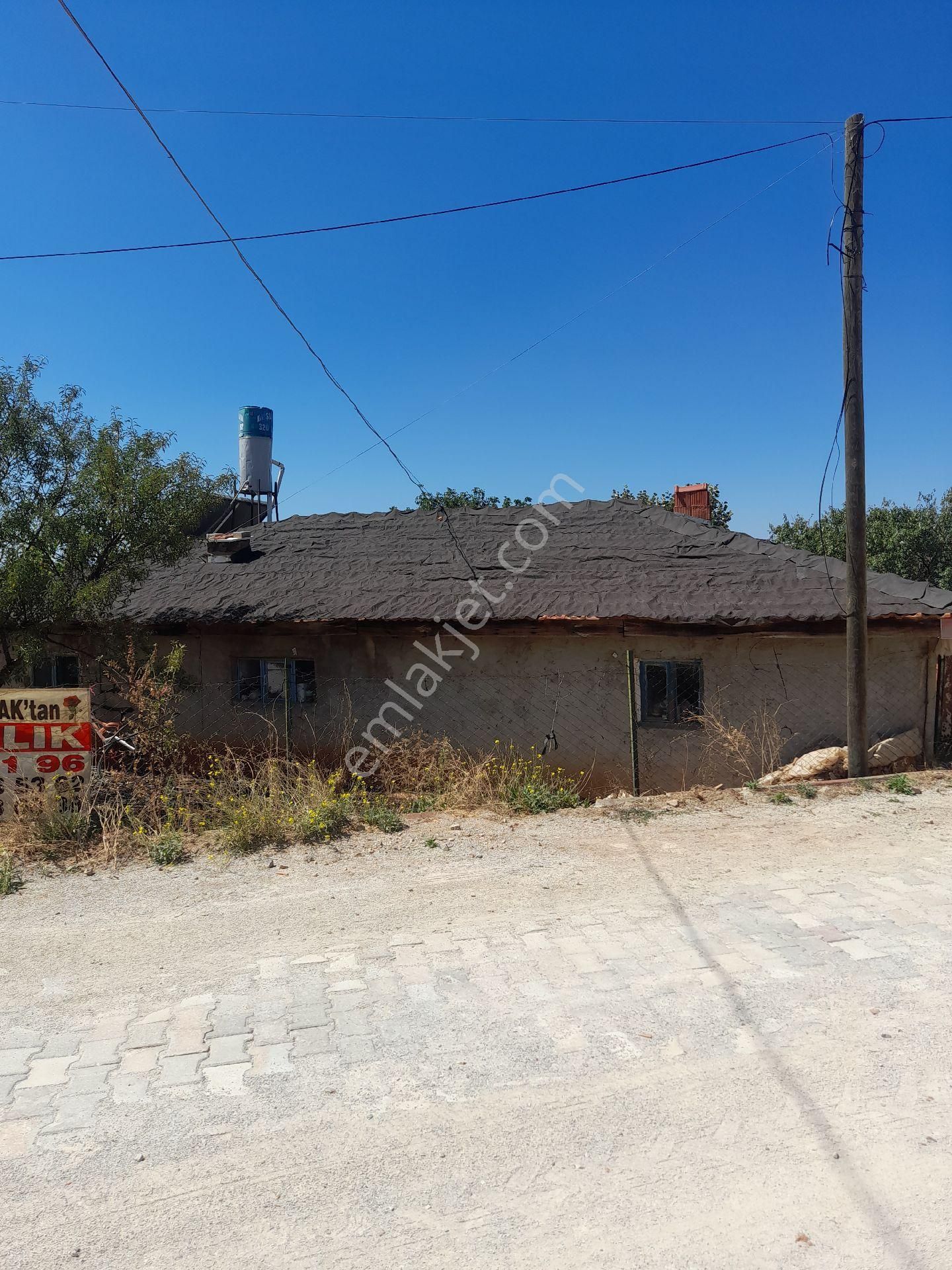 Gül Emlaktan Konya Hüyük İlçesinde Satlık İçerisinde Eski Ev Olan Arsa - Görsel 2