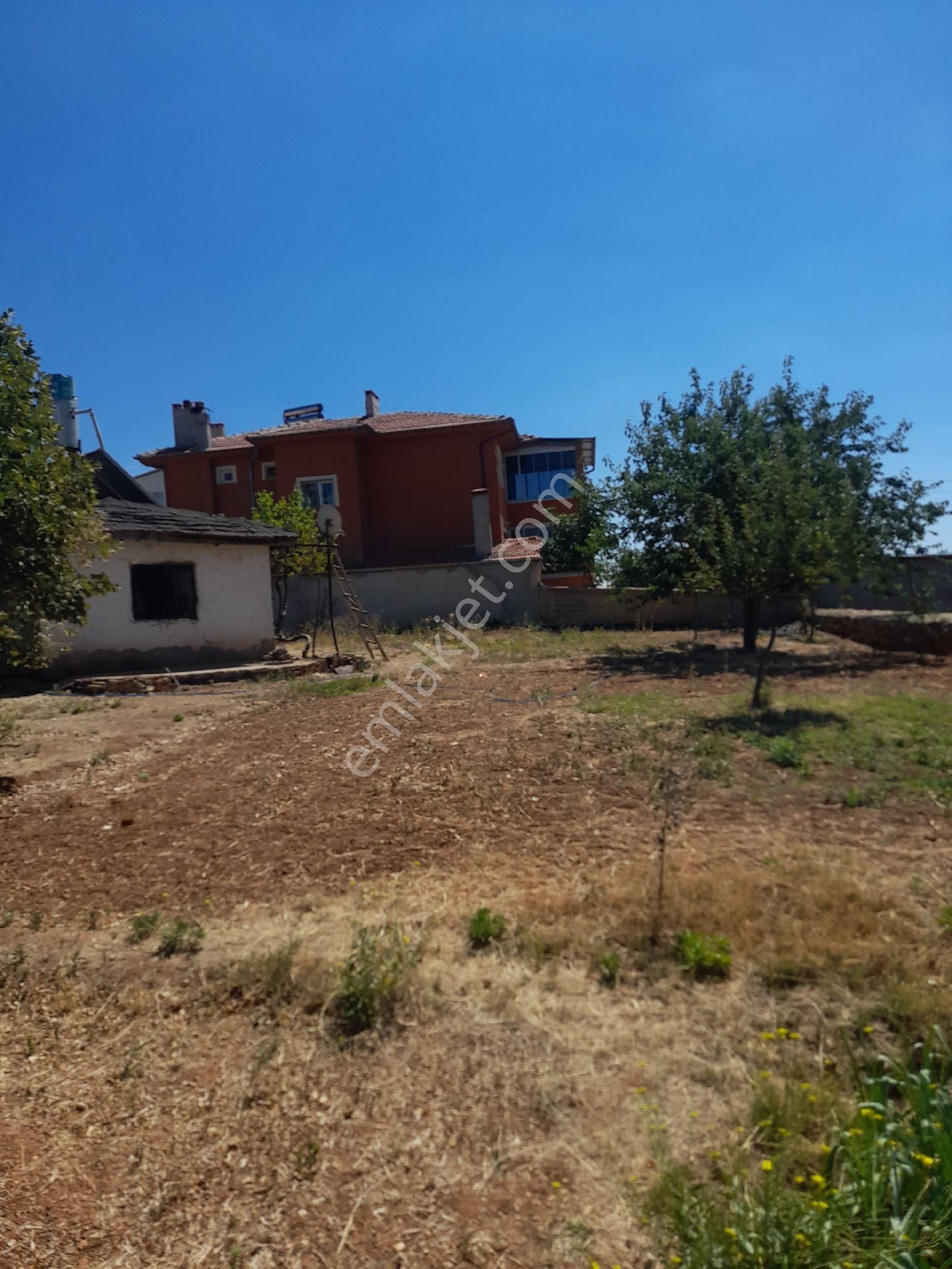 Gül Emlaktan Konya Hüyük İlçesinde Satlık İçerisinde Eski Ev Olan Arsa - Görsel 13