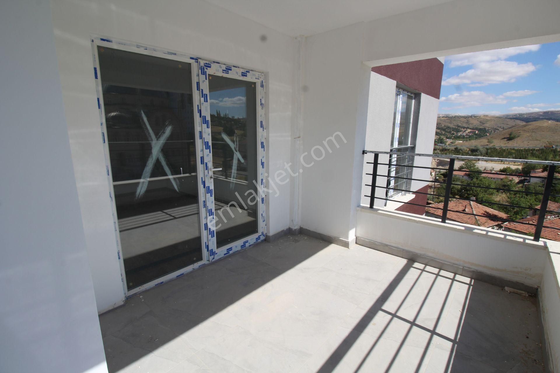 Krc'den Şahapgürler Mah.sağduyu Caddesine 500 M.full Yapılı 4+1 Kiralık - Görsel 4