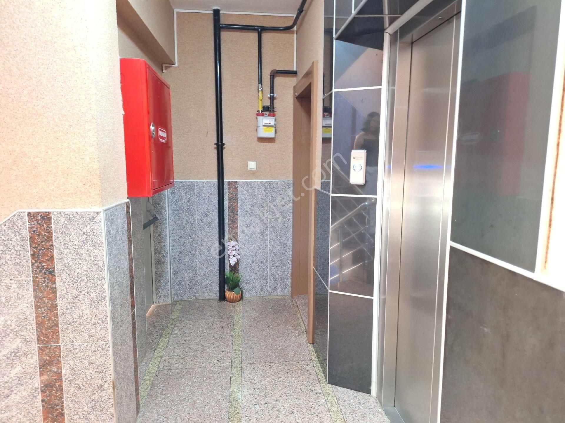 Antalya Konyaaltı Siteler Mahallesinde Havuzlu Site İçinde Kombili Ara Katta Satılık 4+1 Daire - Görsel 3