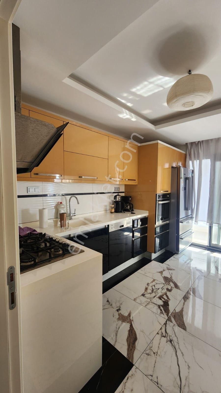 Kuşadası'nda Deniz Manzaralı Havuzlu 3+1 Daire - Görsel 5