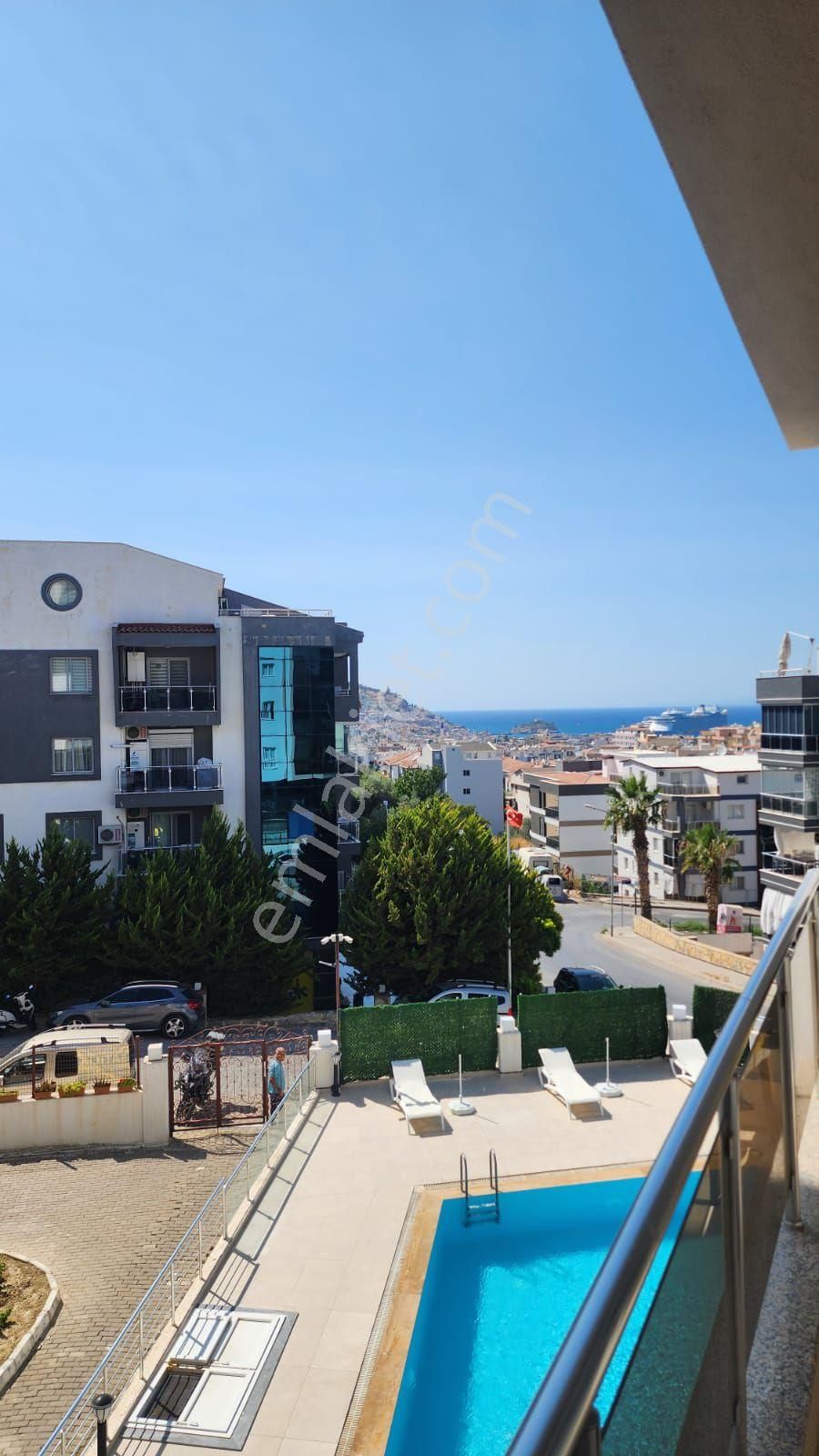 Kuşadası'nda Deniz Manzaralı Havuzlu 3+1 Daire - Görsel 2