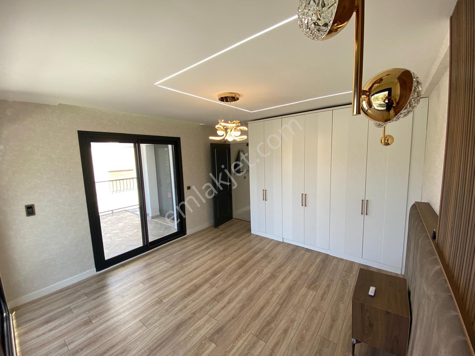 Kuşadası Merkezde 4+1 Özel Havuzlu Satılık Lüks Villa - Görsel 13