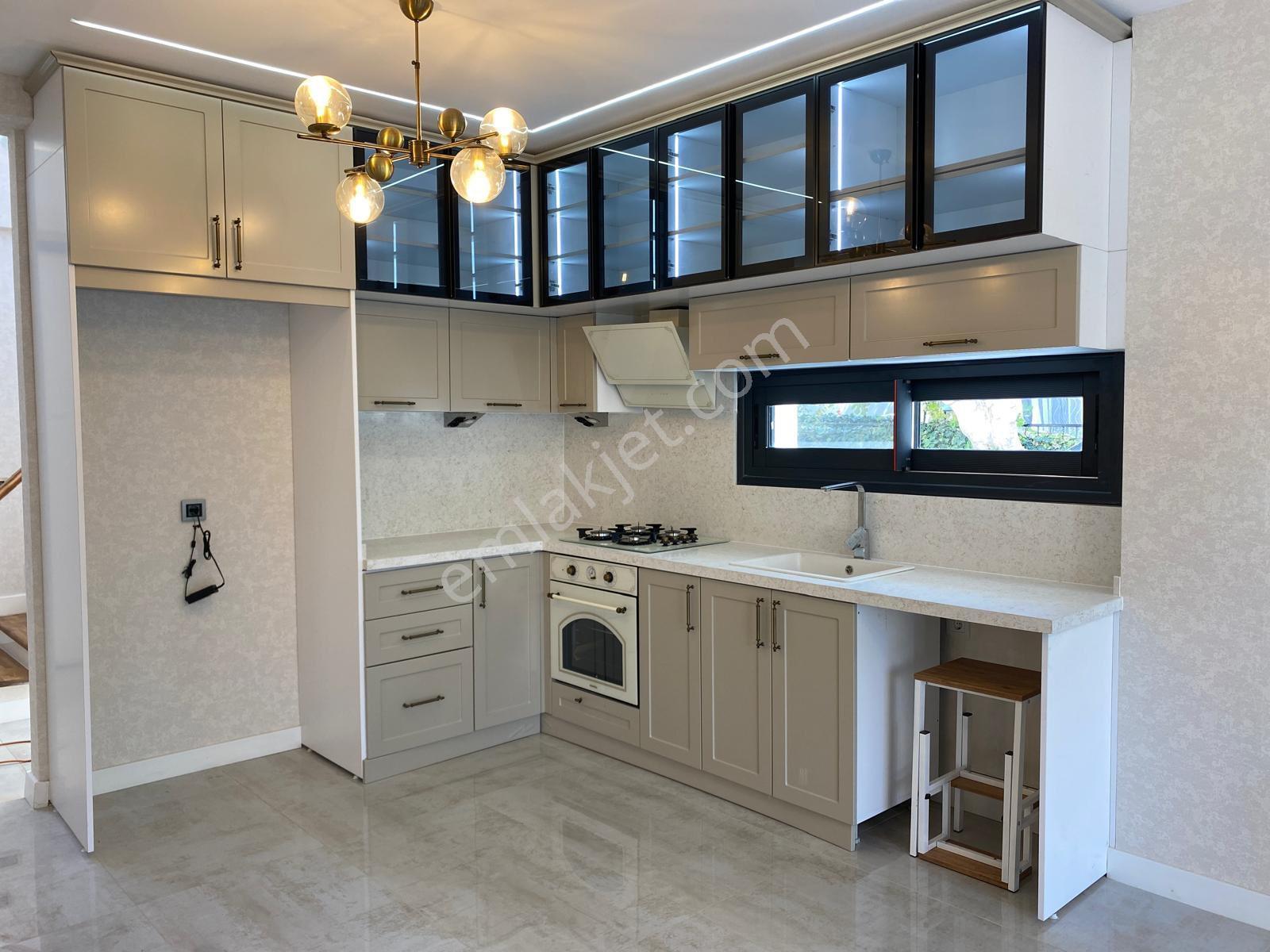 Kuşadası Merkezde 4+1 Özel Havuzlu Satılık Lüks Villa - Görsel 2
