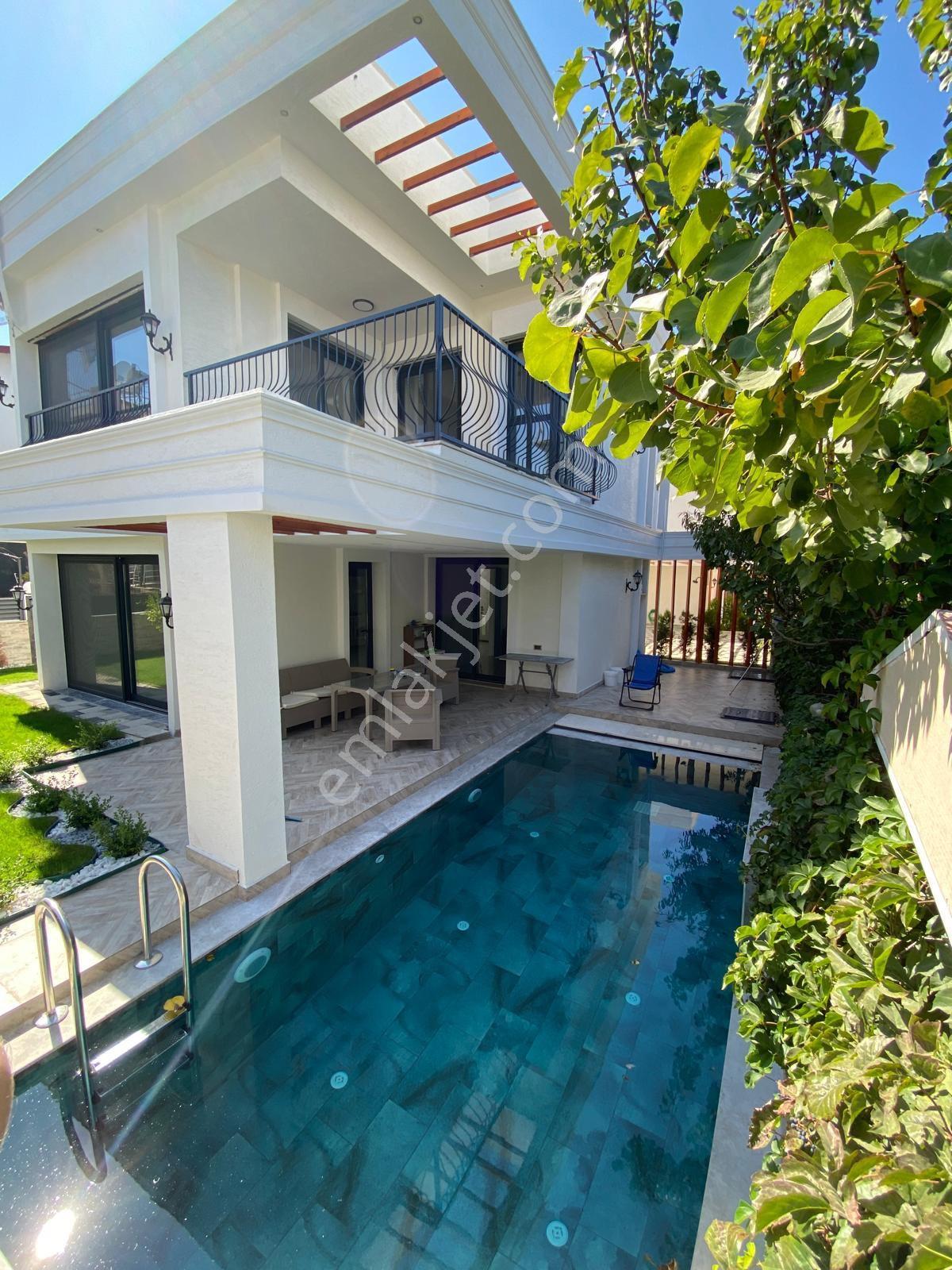 Kuşadası Merkezde 4+1 Özel Havuzlu Satılık Lüks Villa - Görsel 28