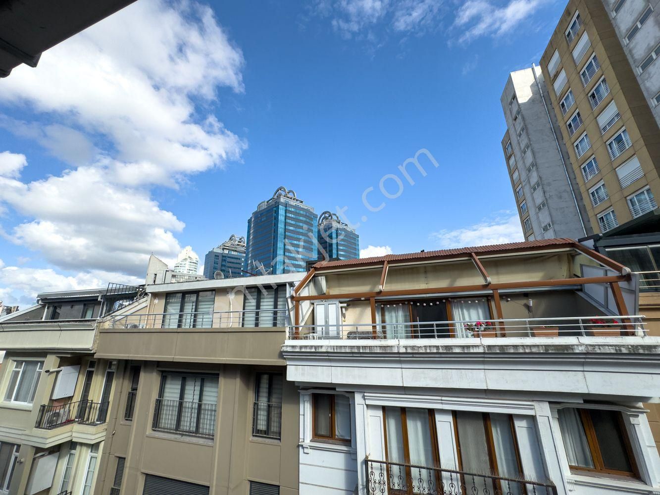 Şişli Merkezde Çift Teraslı 1+1 Daire - Görsel 28