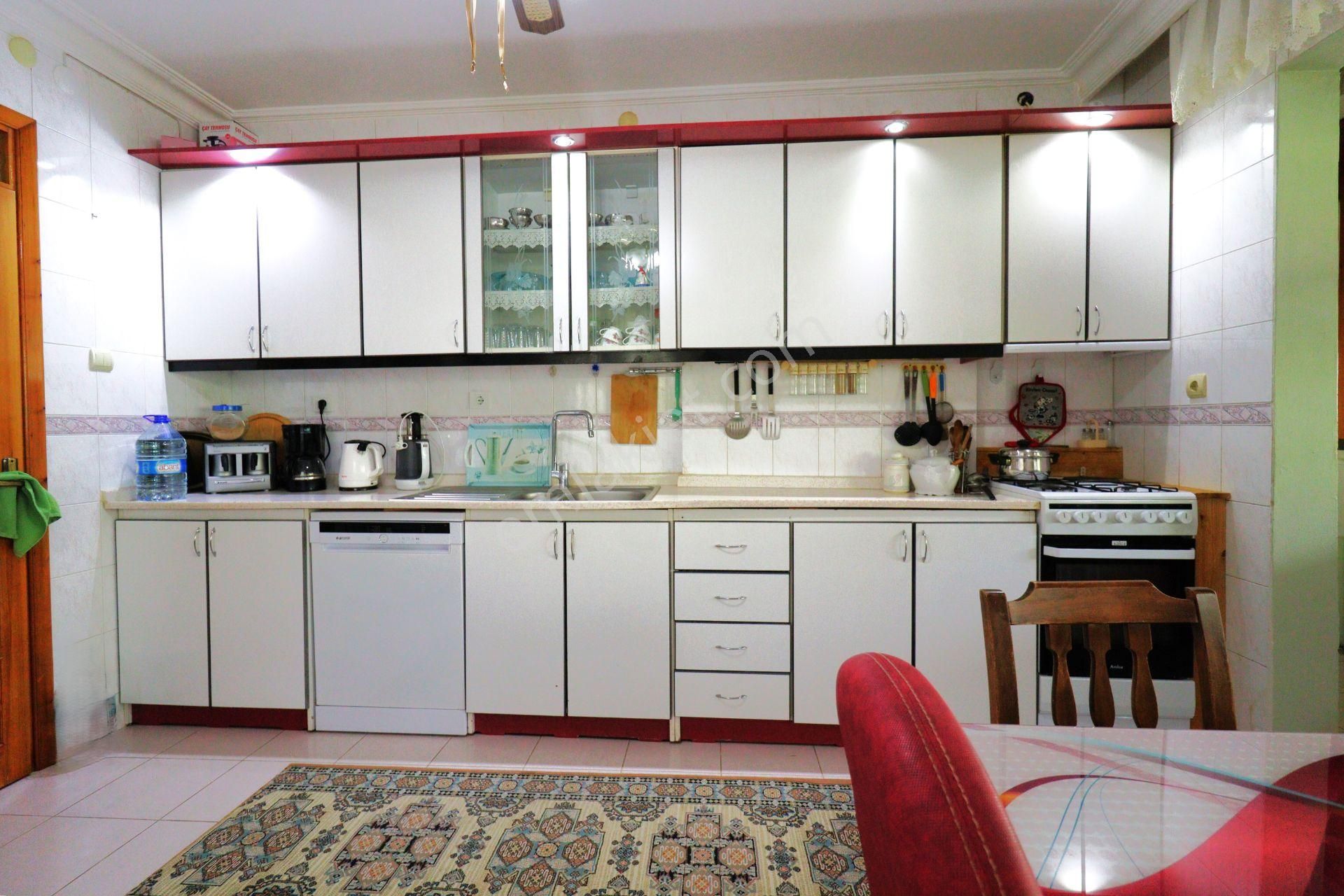 Güre Çamlıbel'de Bahçesinde Çeşitli Meyve Ağaçları Bulunan Muhteşem Ötesi 4+1 Satılık Müstakil Villa - Görsel 6