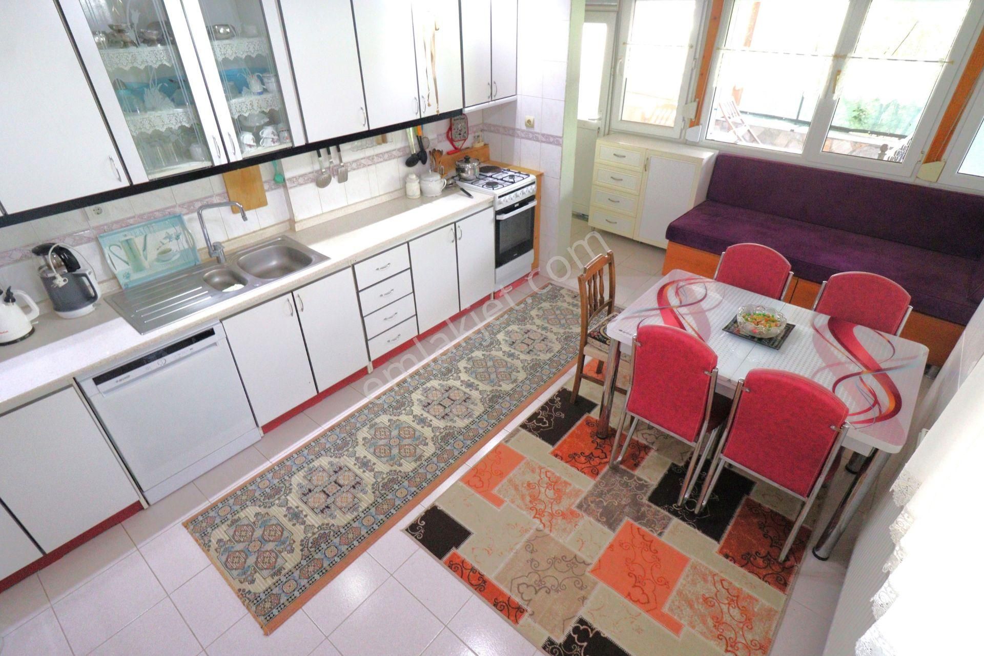 Güre Çamlıbel'de Bahçesinde Çeşitli Meyve Ağaçları Bulunan Muhteşem Ötesi 4+1 Satılık Müstakil Villa - Görsel 3