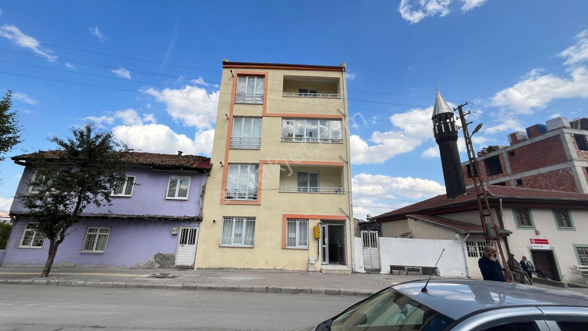 Konut Emlaktan Ulus Caddesinde Eşyalı Satılık 1+1 Daire - Görsel 2
