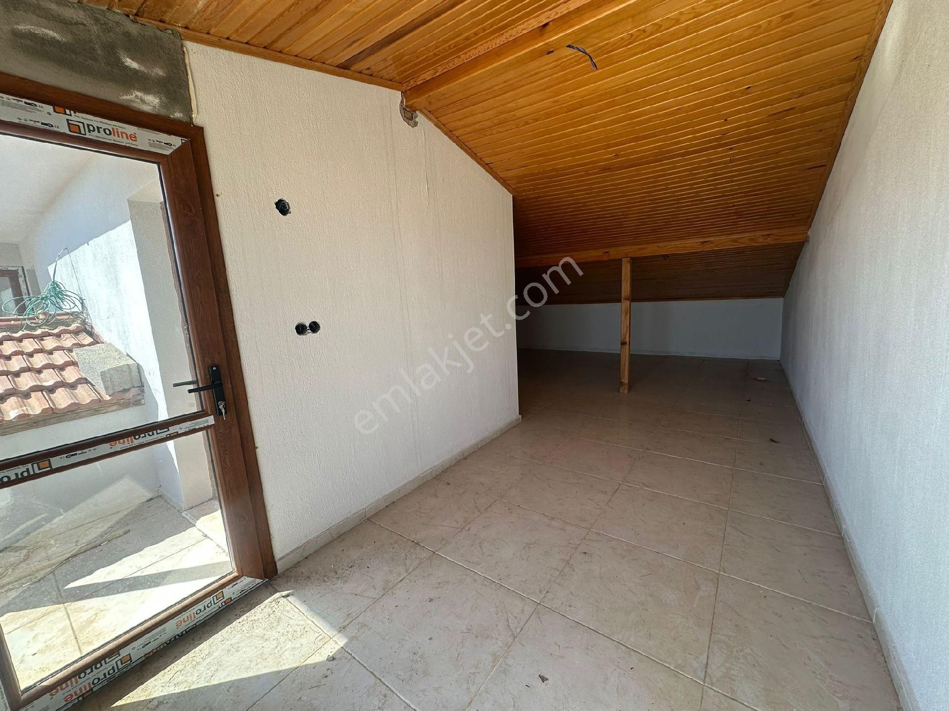 Gözütok Mimarlık Emlak 'tan Denize 100 Metre 4+1 Villa - Görsel 29