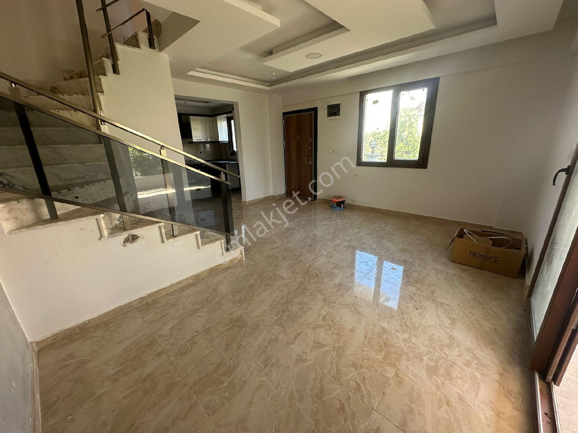 Gözütok Mimarlık Emlak 'tan Denize 100 Metre 4+1 Villa - Görsel 24