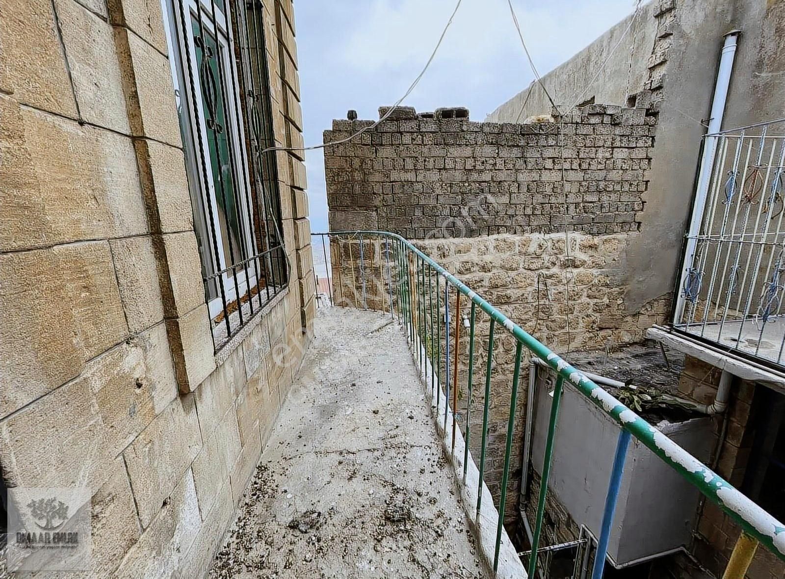 Tarihi Kent'te 3 Katlı Muhteşem Konuma Sahip Tamamı Taş Konak - Görsel 34