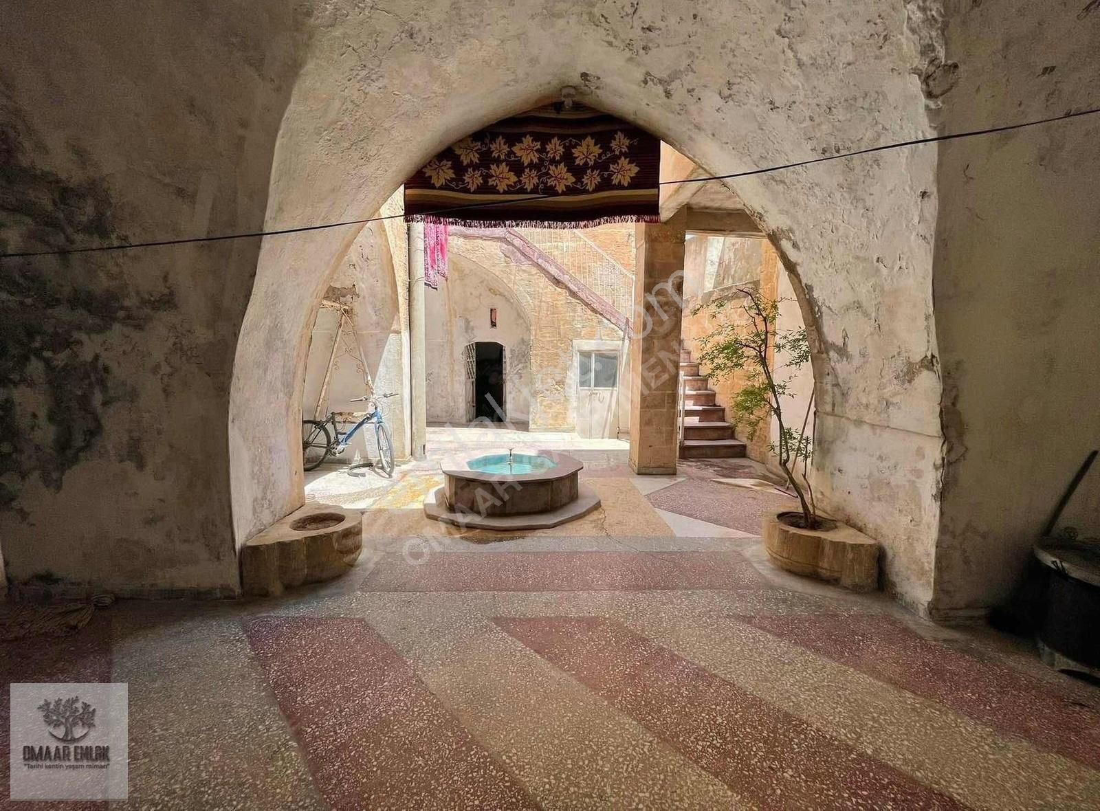 Antik Kent^te 3 Katlı Komple Taş Konak 4 Tarafı Yol Ada Parsel - Görsel 7