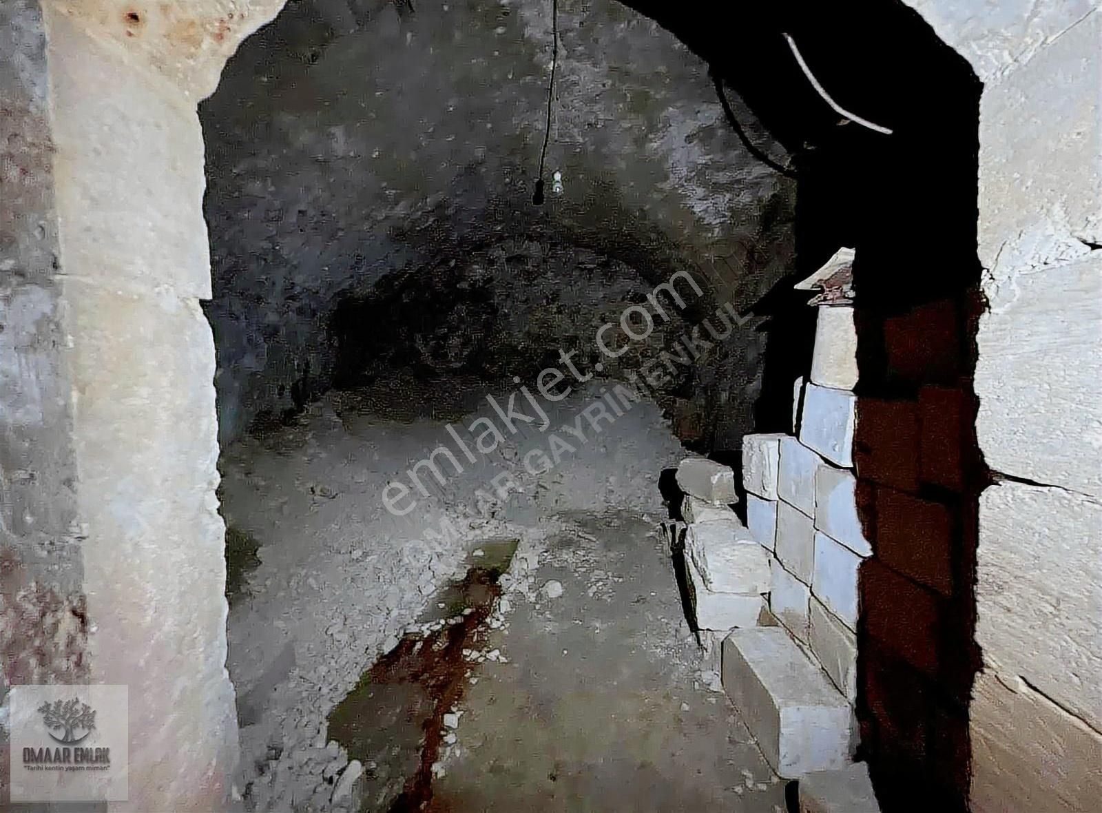 Antik Kent^te 3 Katlı Komple Taş Konak 4 Tarafı Yol Ada Parsel - Görsel 32