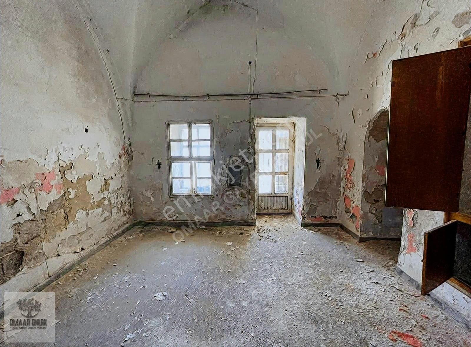 Antik Kent^te 3 Katlı Komple Taş Konak 4 Tarafı Yol Ada Parsel - Görsel 17