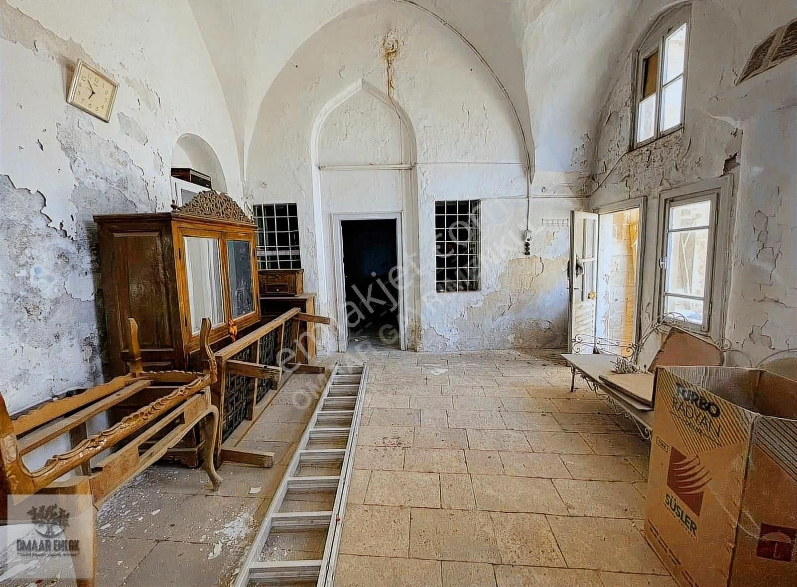 Antik Kent^te 3 Katlı Komple Taş Konak 4 Tarafı Yol Ada Parsel - Görsel 15