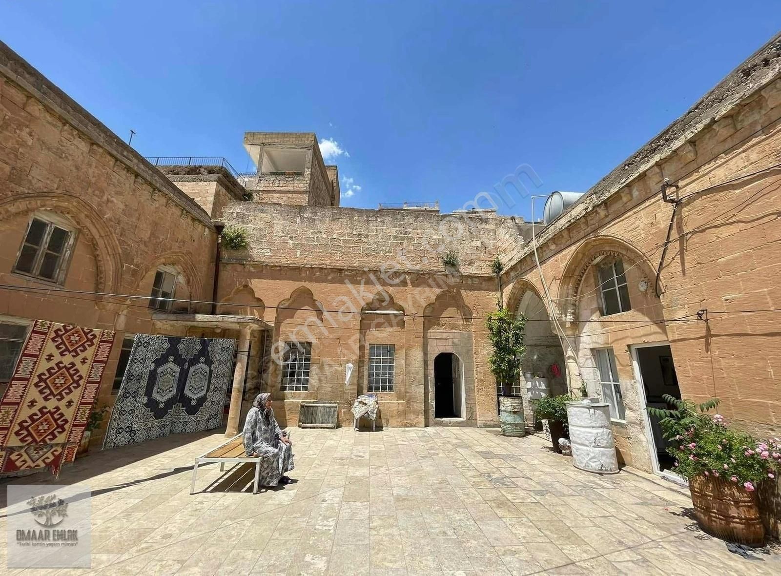 Antik Kent^te 3 Katlı Komple Taş Konak 4 Tarafı Yol Ada Parsel - Görsel 25