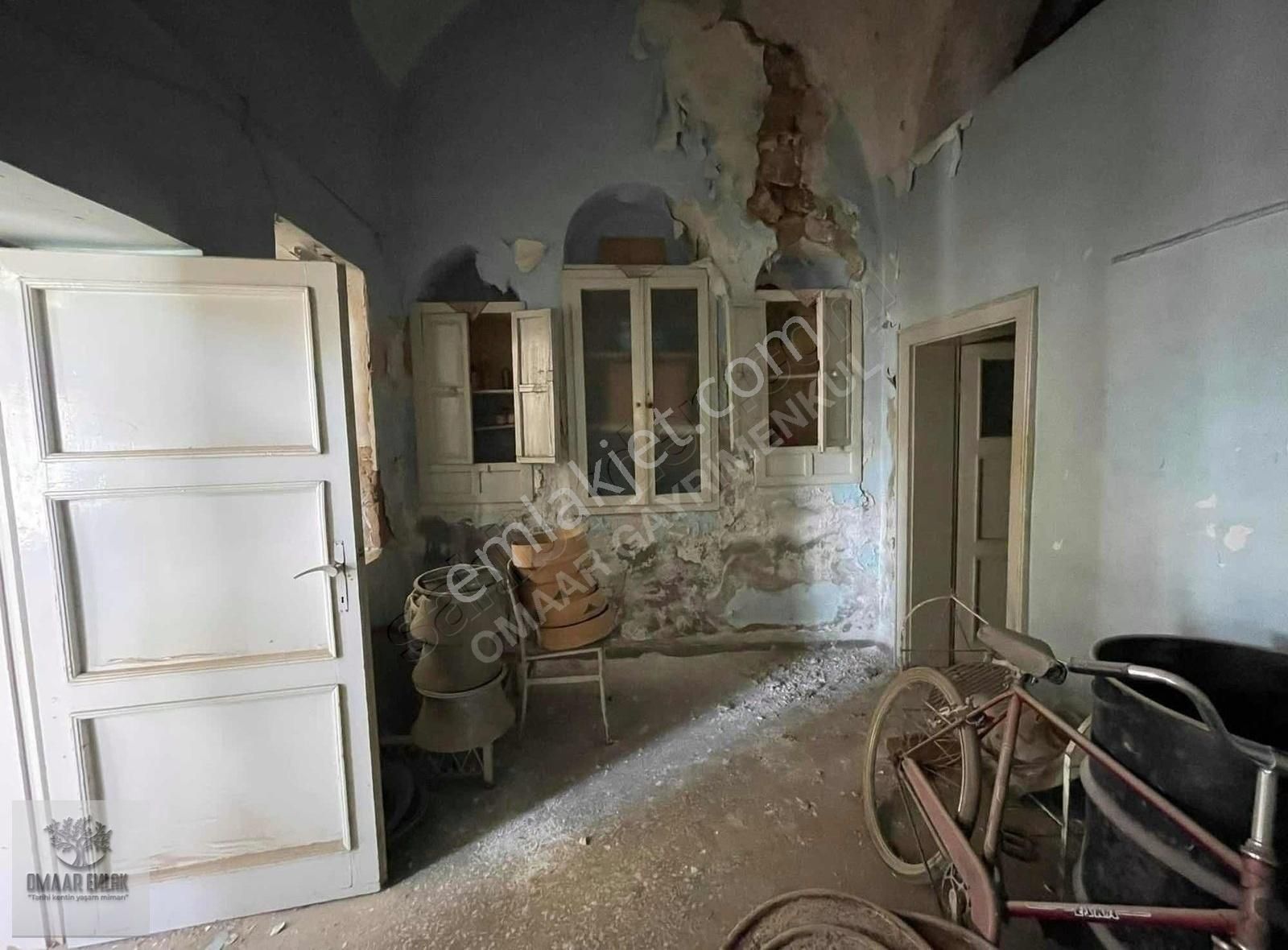 Antik Kent^te 3 Katlı Komple Taş Konak 4 Tarafı Yol Ada Parsel - Görsel 18