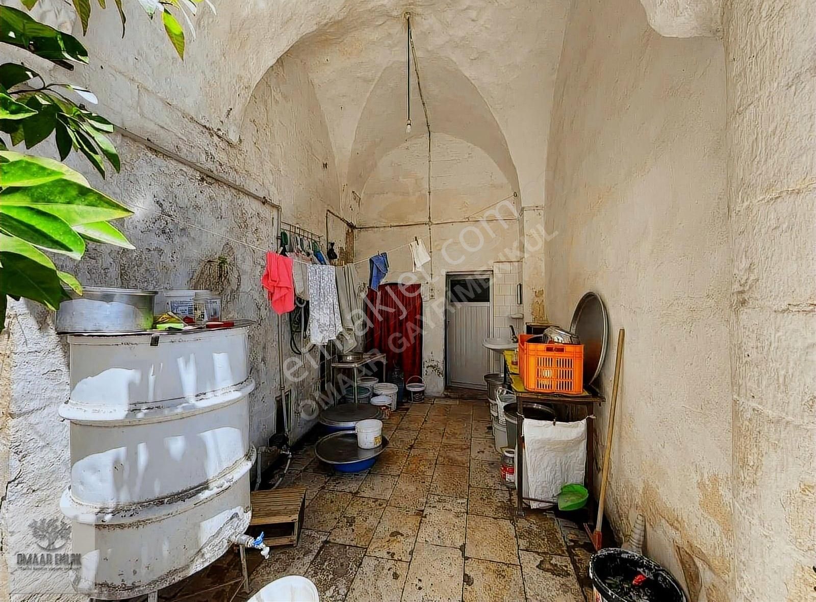 Antik Kent^te 3 Katlı Komple Taş Konak 4 Tarafı Yol Ada Parsel - Görsel 8