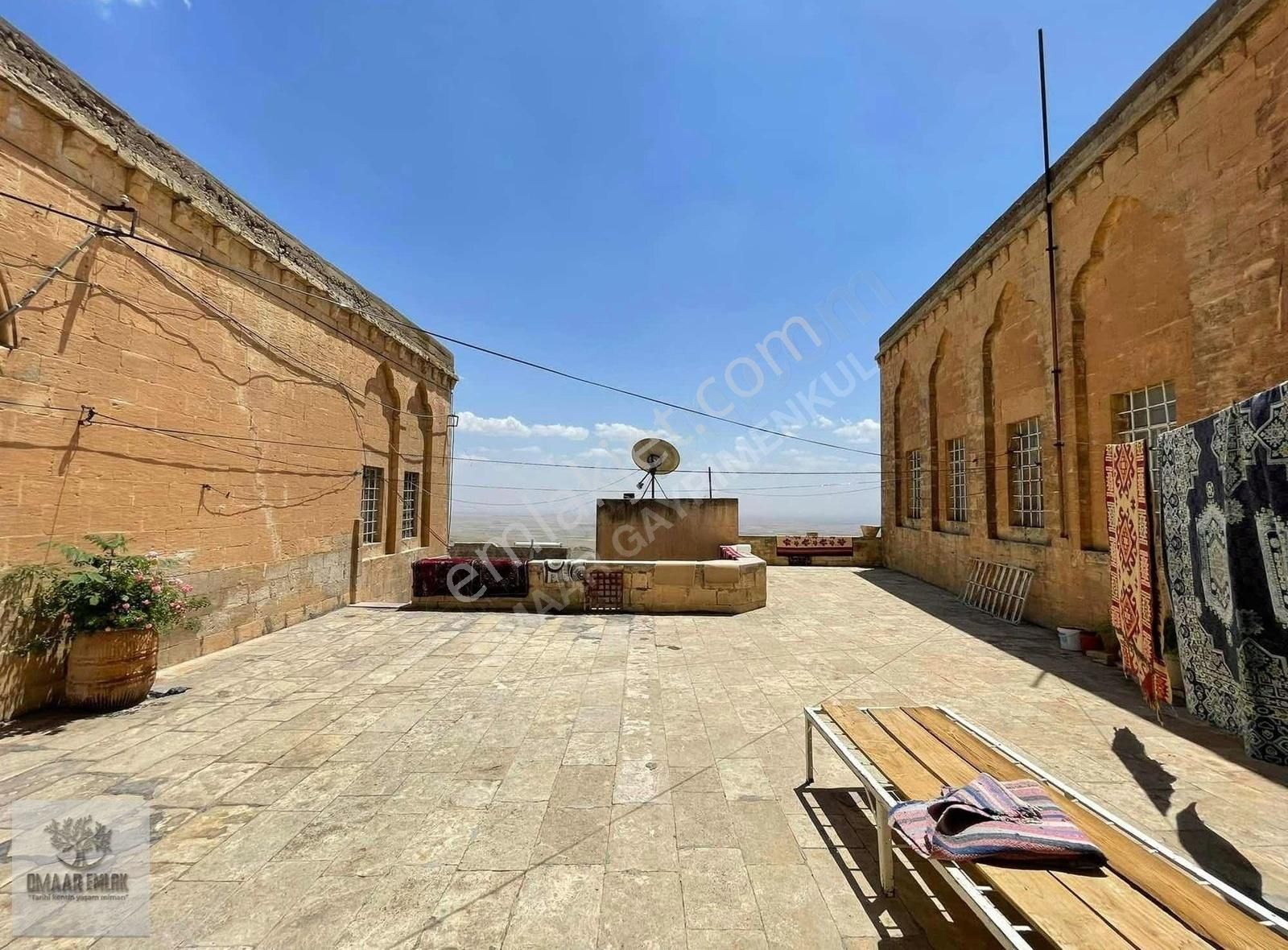 Antik Kent^te 3 Katlı Komple Taş Konak 4 Tarafı Yol Ada Parsel - Görsel 35