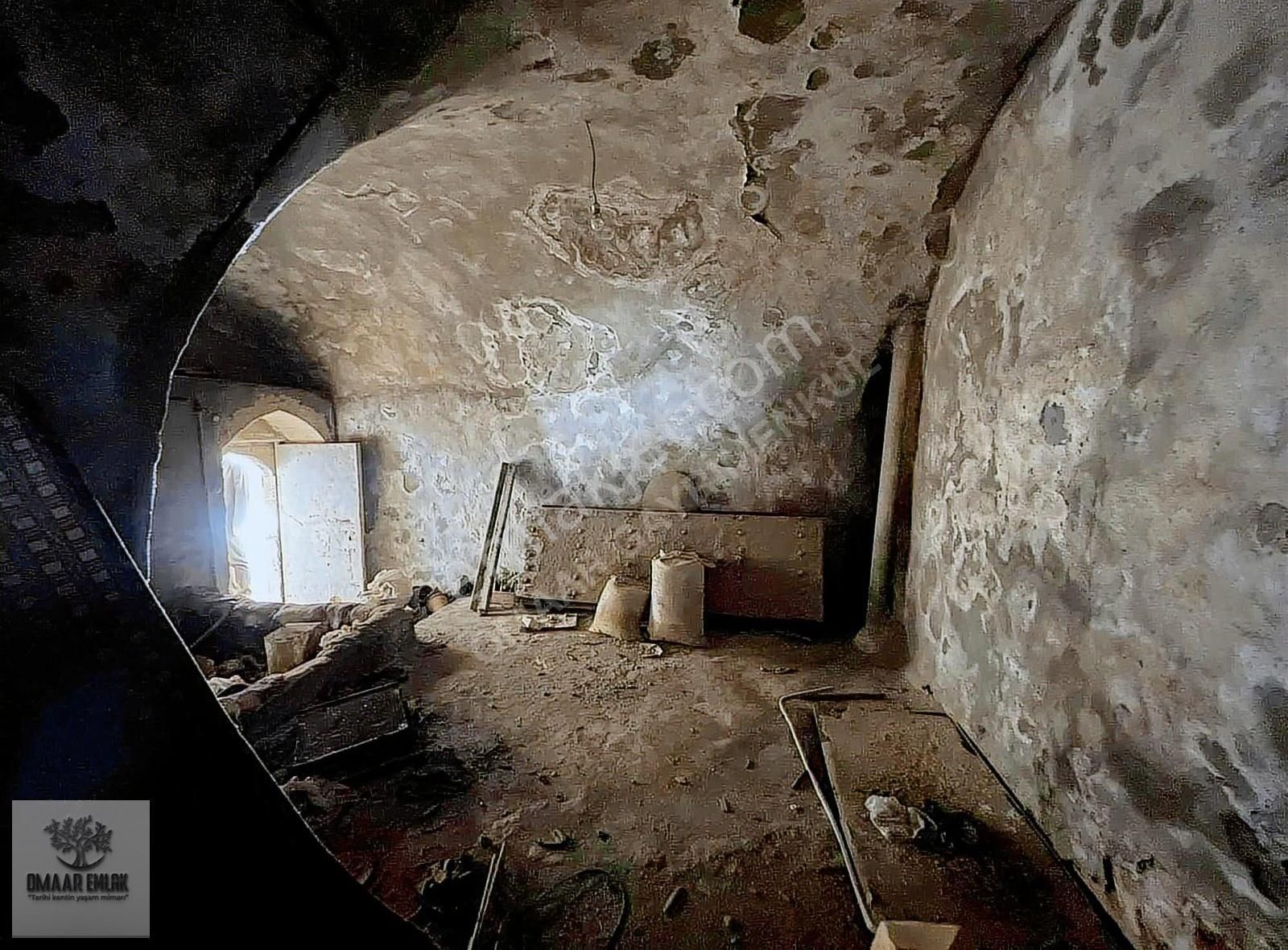 Antik Kent^te 3 Katlı Komple Taş Konak 4 Tarafı Yol Ada Parsel - Görsel 19