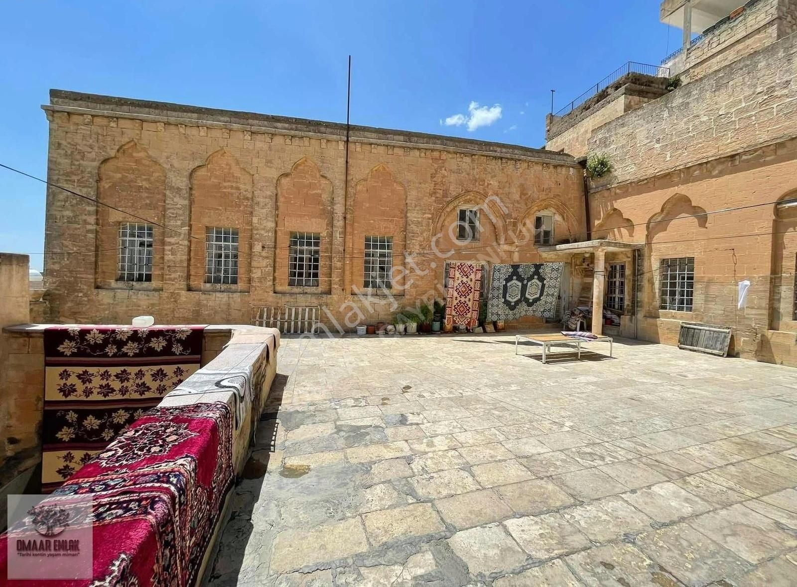 Antik Kent^te 3 Katlı Komple Taş Konak 4 Tarafı Yol Ada Parsel - Görsel 9