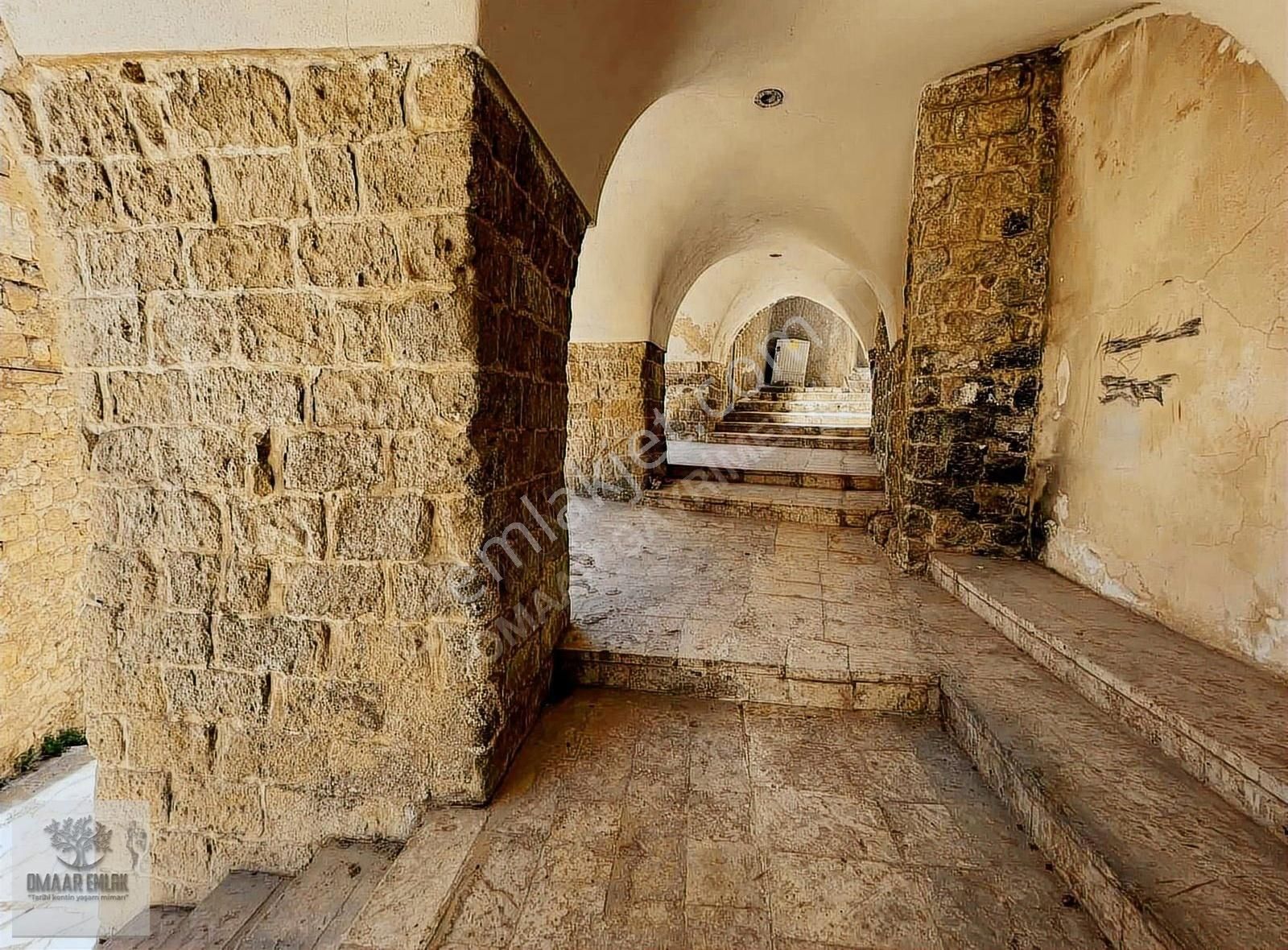 Antik Kent^te 3 Katlı Komple Taş Konak 4 Tarafı Yol Ada Parsel - Görsel 10