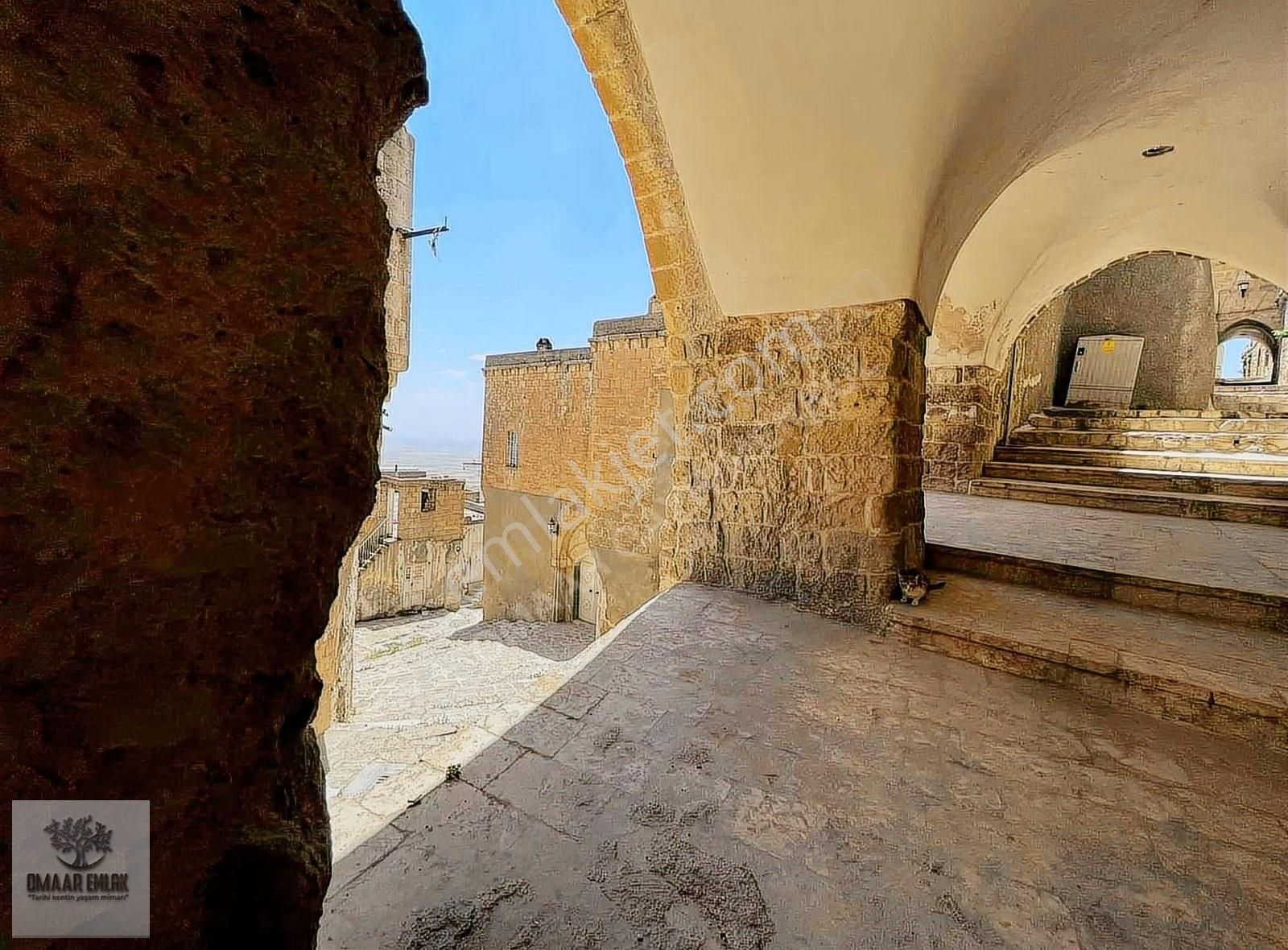 Antik Kent^te 3 Katlı Komple Taş Konak 4 Tarafı Yol Ada Parsel - Görsel 34