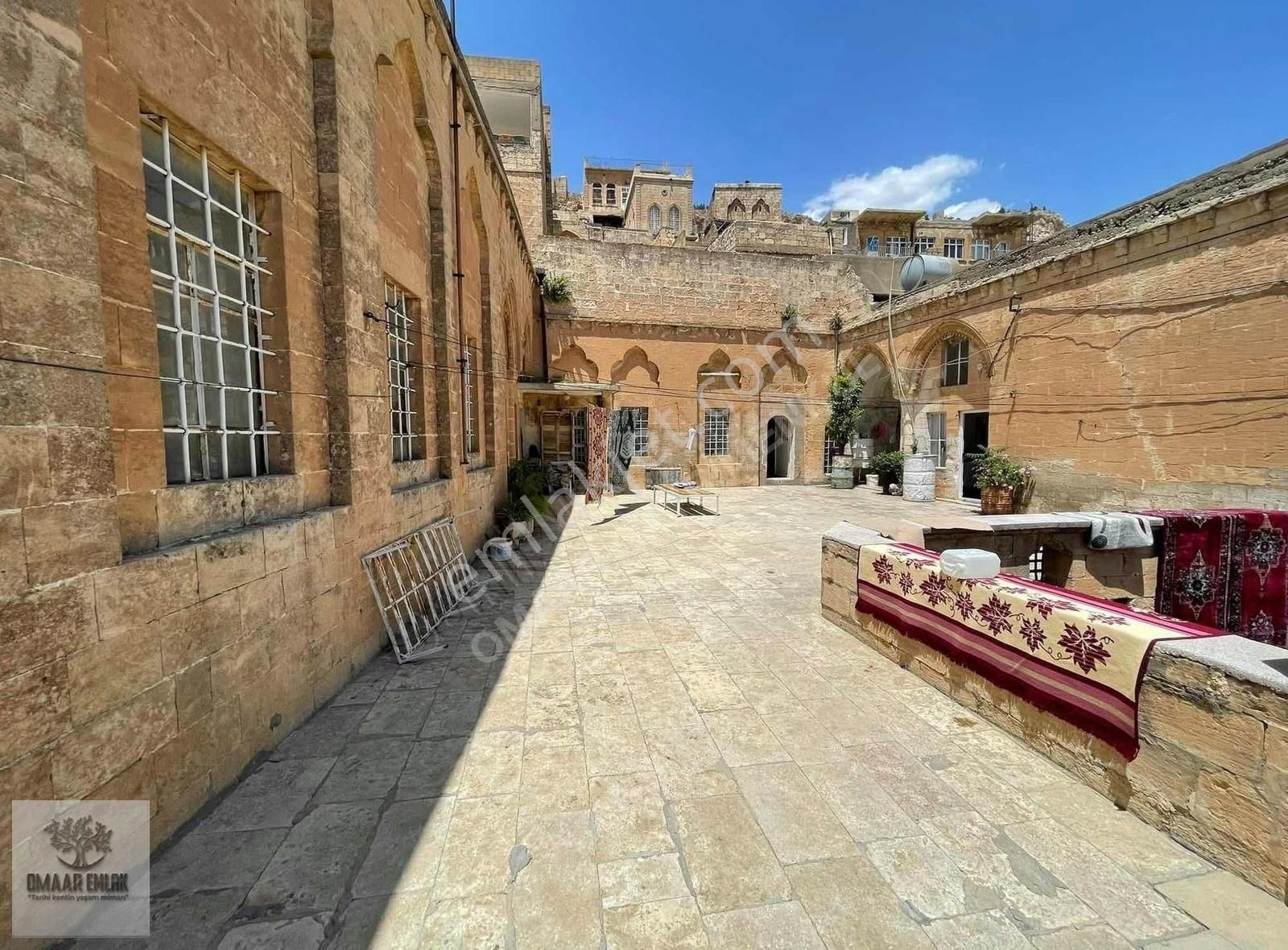 Antik Kent^te 3 Katlı Komple Taş Konak 4 Tarafı Yol Ada Parsel - Görsel 2