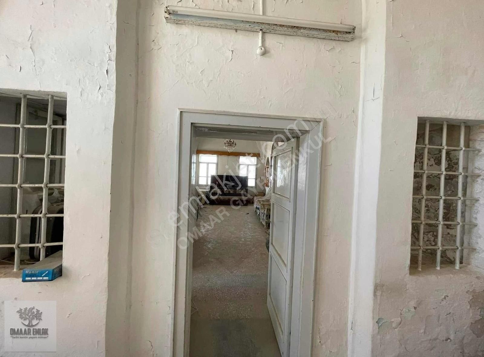 Antik Kent^te 3 Katlı Komple Taş Konak 4 Tarafı Yol Ada Parsel - Görsel 22