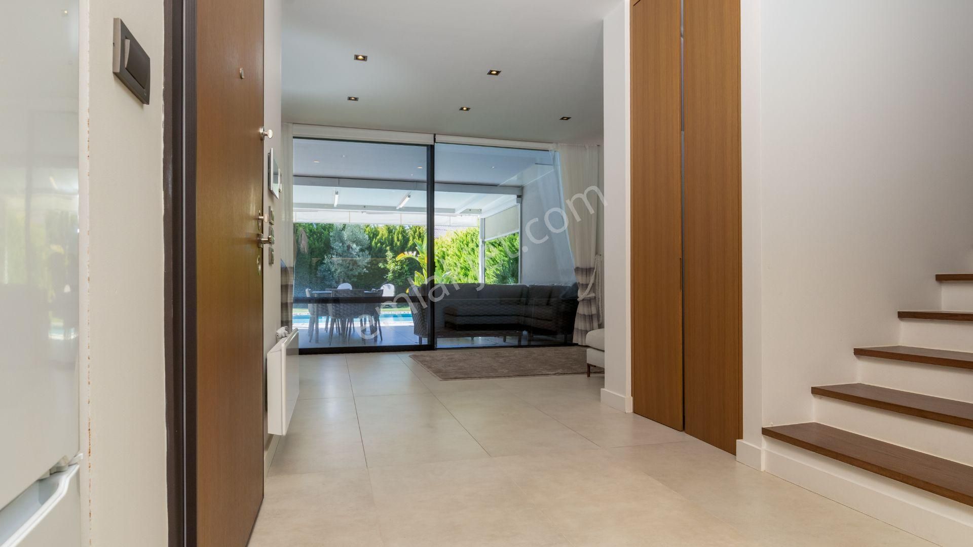 Çeşme Ayayorgide Özel Havuzlu, Bahçeli, Müştemilatlı Lüks Villa - Görsel 16