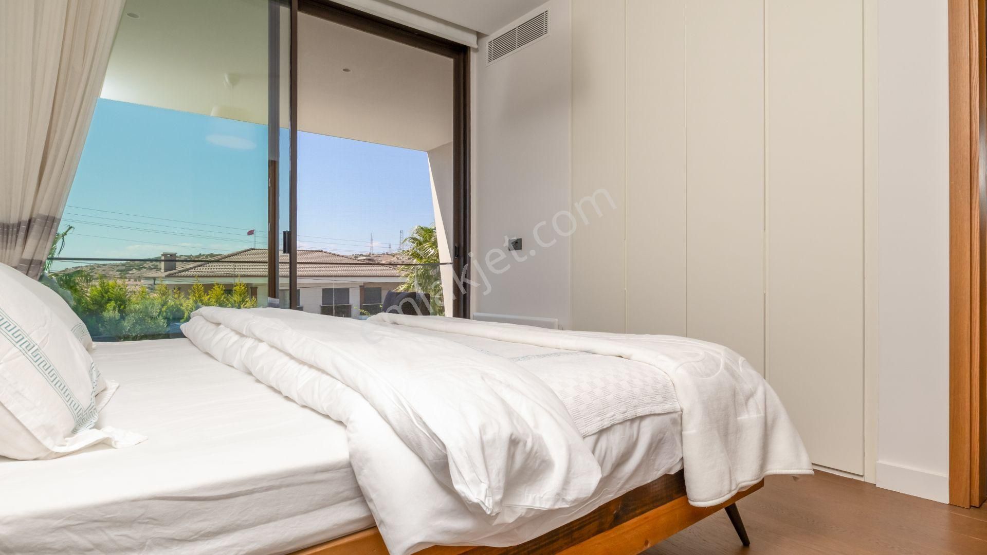 Çeşme Ayayorgide Özel Havuzlu, Bahçeli, Müştemilatlı Lüks Villa - Görsel 21