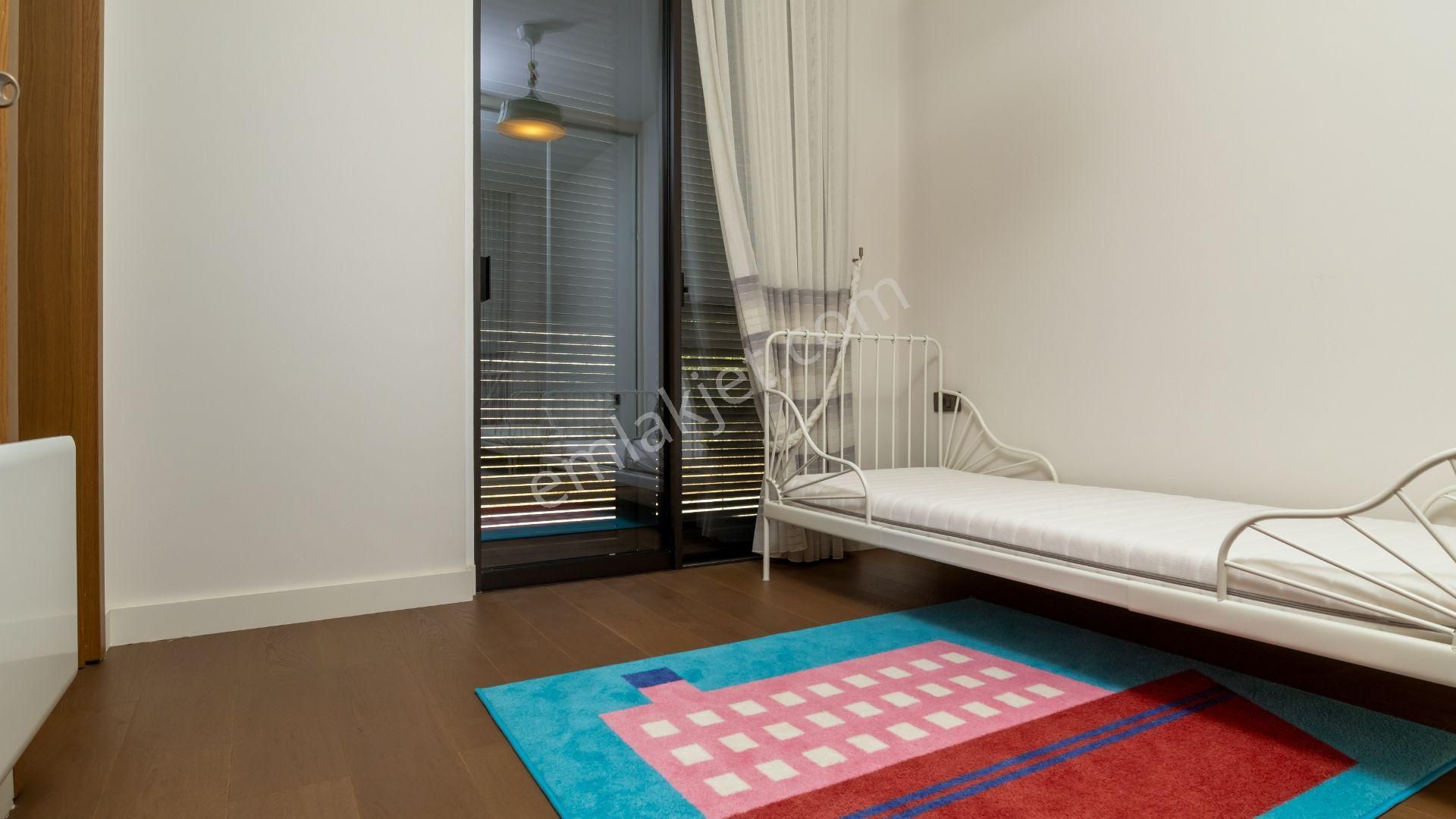 Çeşme Ayayorgide Özel Havuzlu, Bahçeli, Müştemilatlı Lüks Villa - Görsel 17