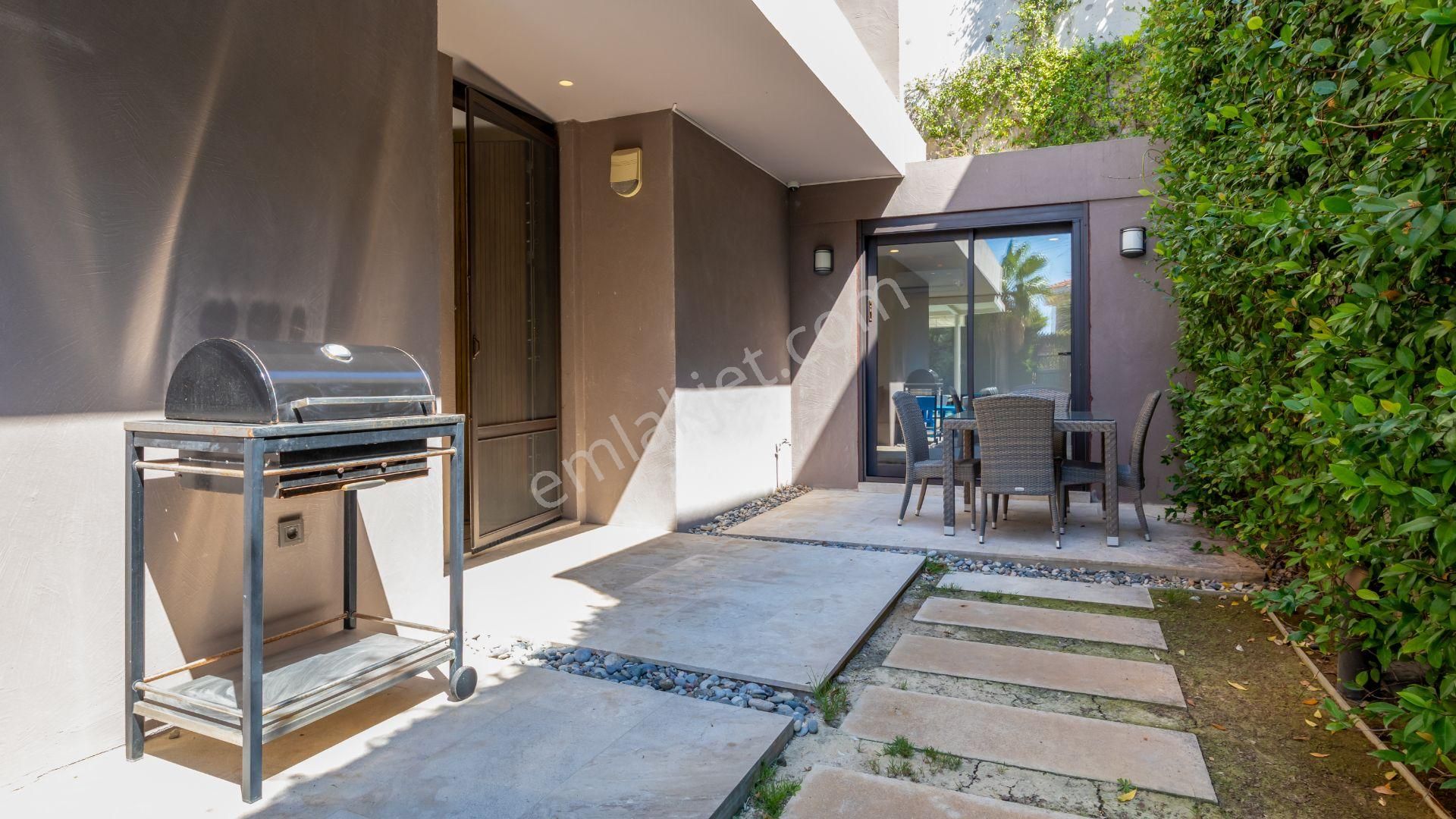 Çeşme Ayayorgide Özel Havuzlu, Bahçeli, Müştemilatlı Lüks Villa - Görsel 9