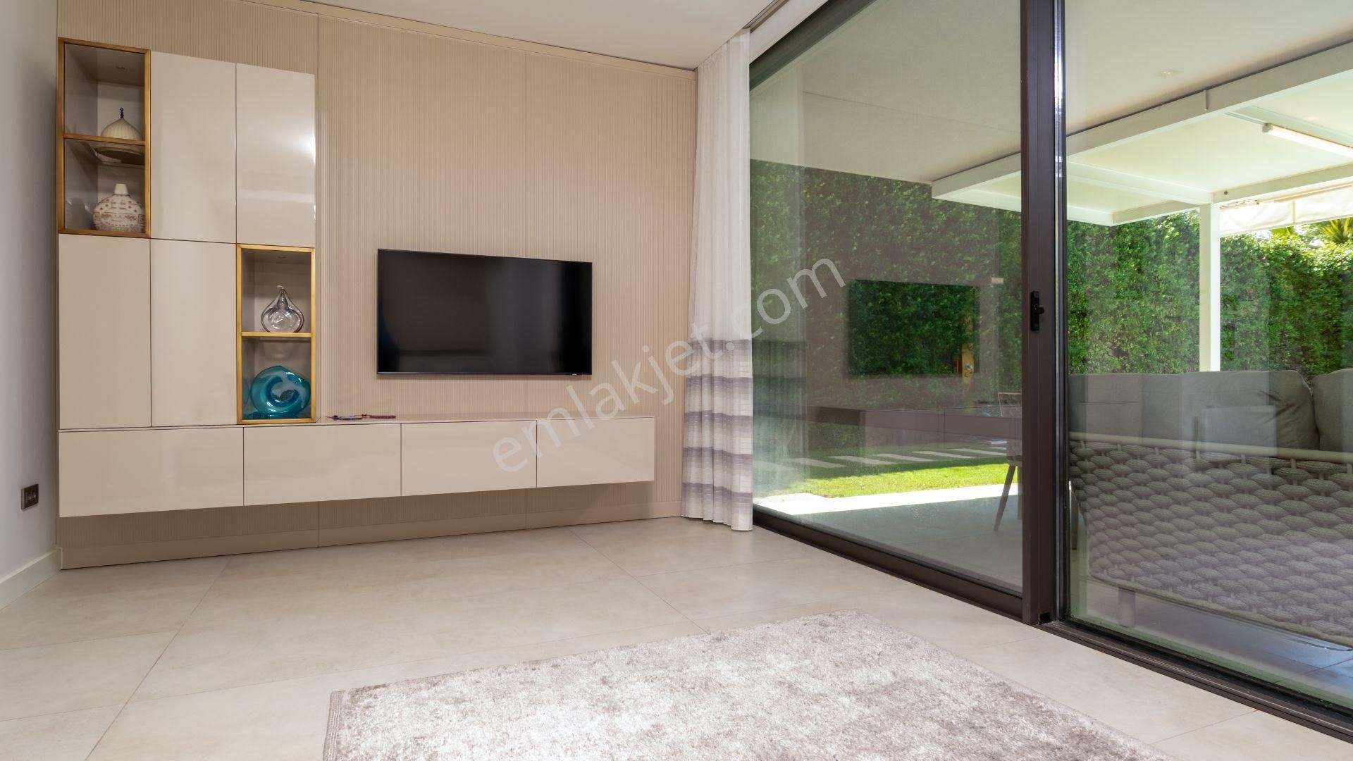 Çeşme Ayayorgide Özel Havuzlu, Bahçeli, Müştemilatlı Lüks Villa - Görsel 12