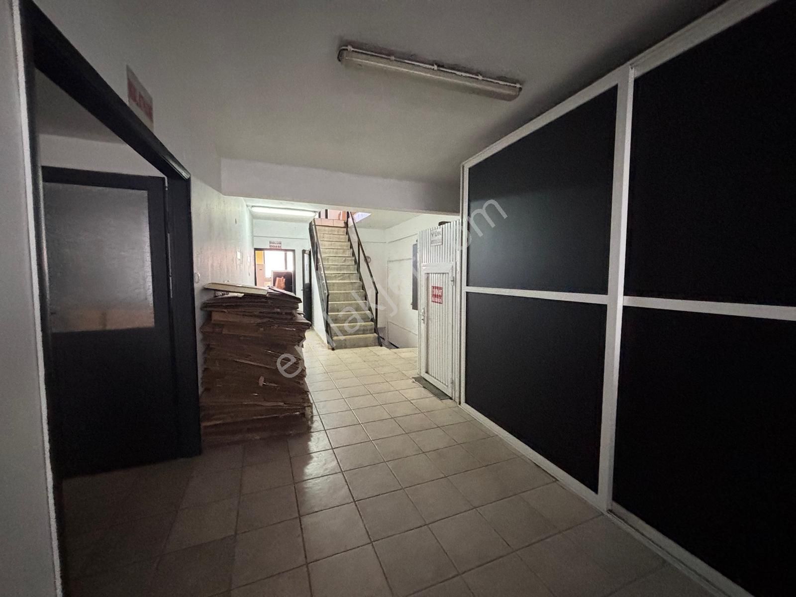 Deha Emlkak'tan Sanayi Mahallesinde Satılık 3 Katlı Bina - Görsel 5