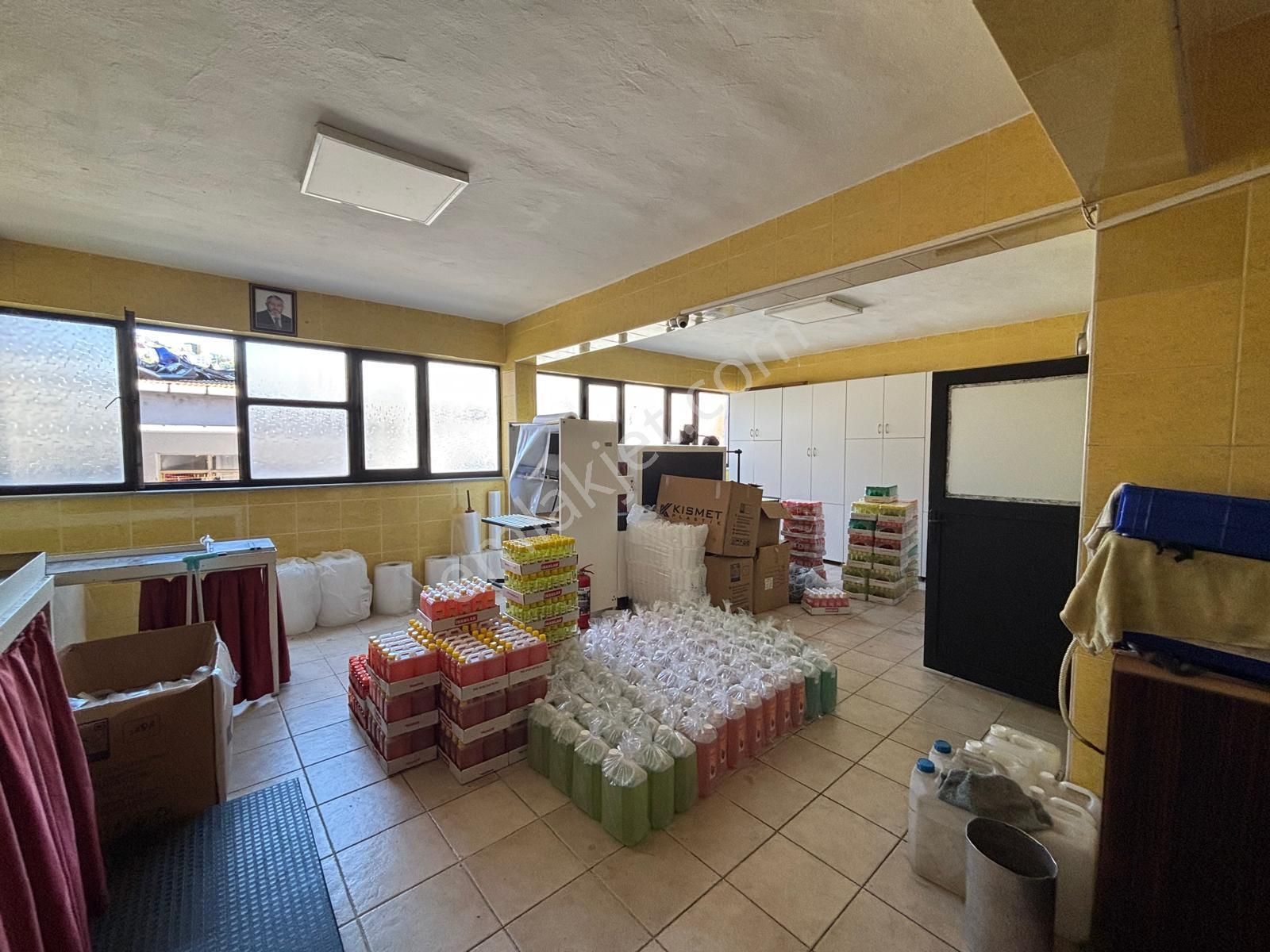 Deha Emlkak'tan Sanayi Mahallesinde Satılık 3 Katlı Bina - Görsel 2