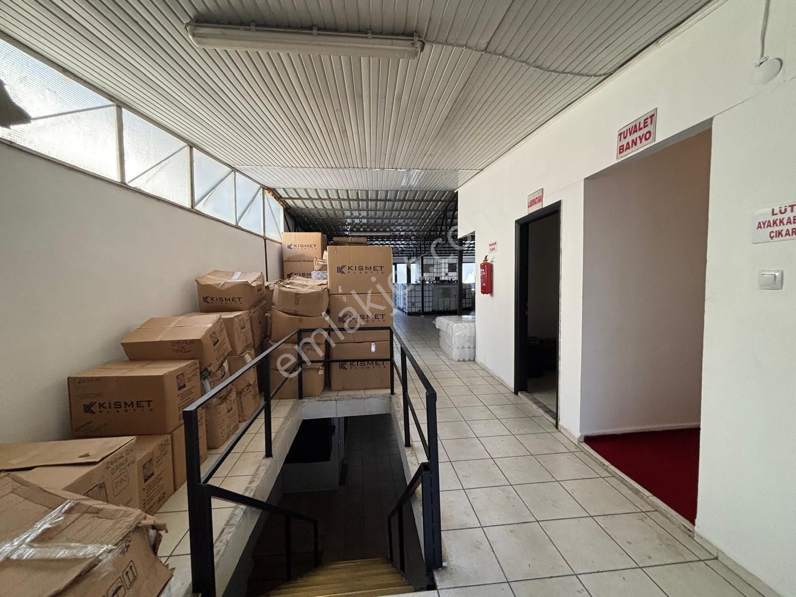 Deha Emlkak'tan Sanayi Mahallesinde Satılık 3 Katlı Bina - Görsel 3