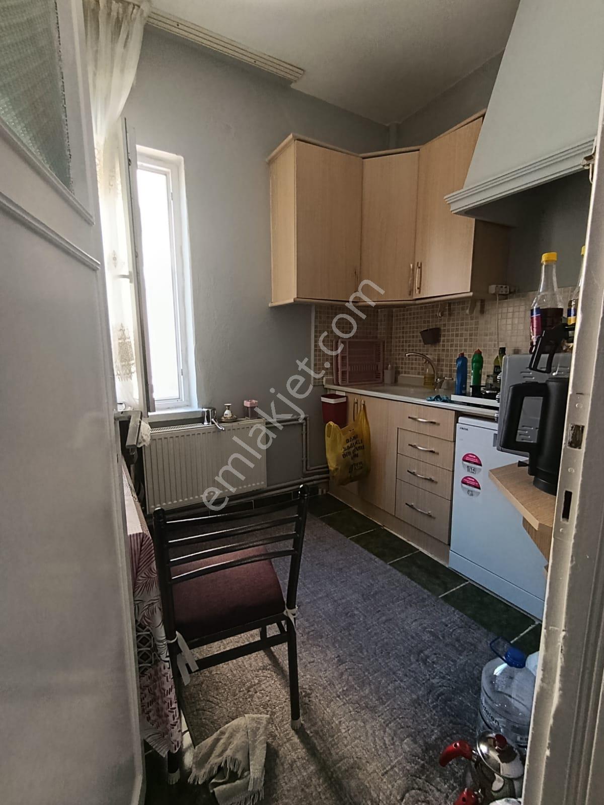 Yenimahallede Satılık 2+1 Ara Kat Daire