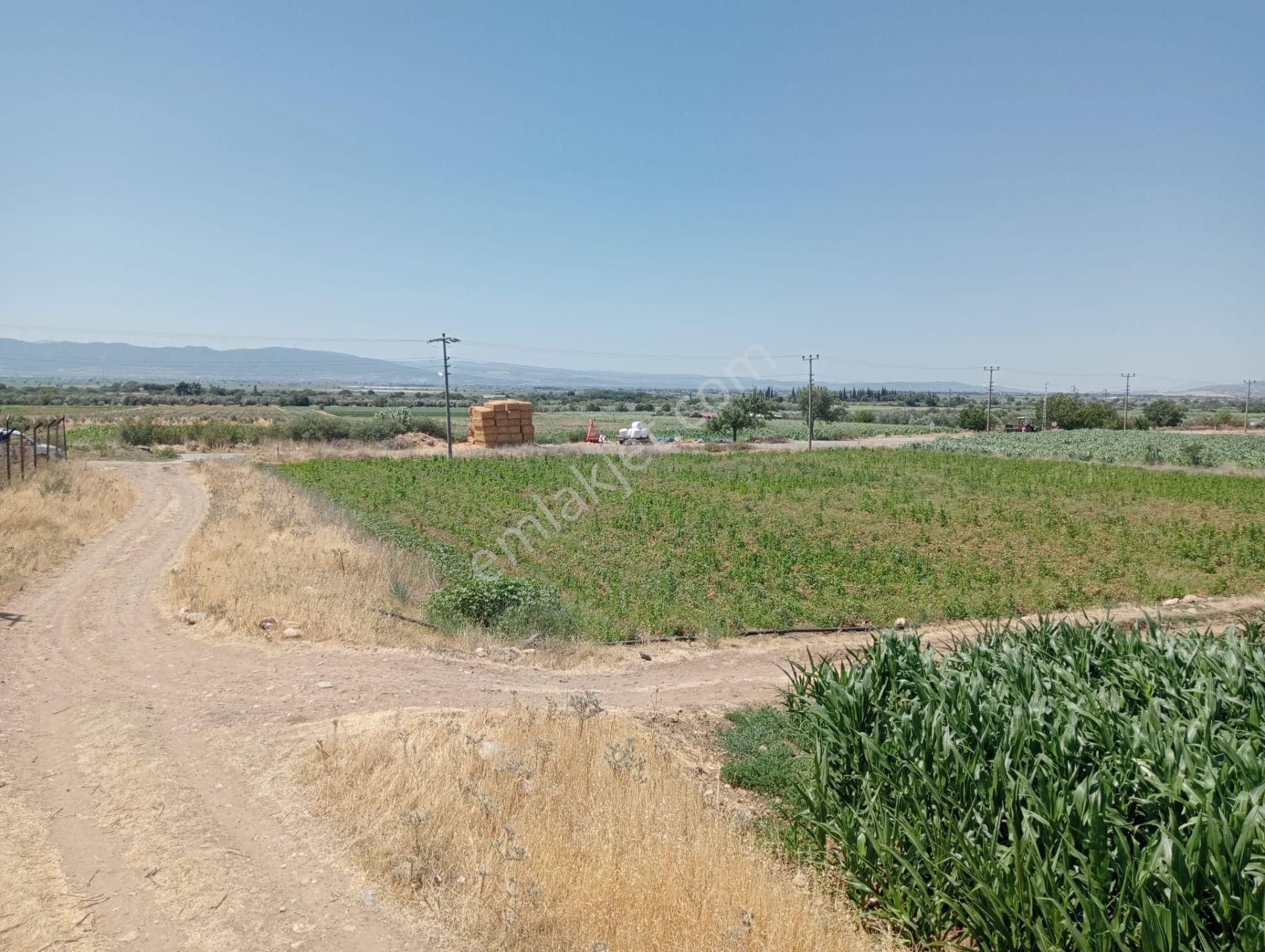 Komutan Emlaktan Bergama Göçbeylide Yatırımlık Arsa - Görsel 8