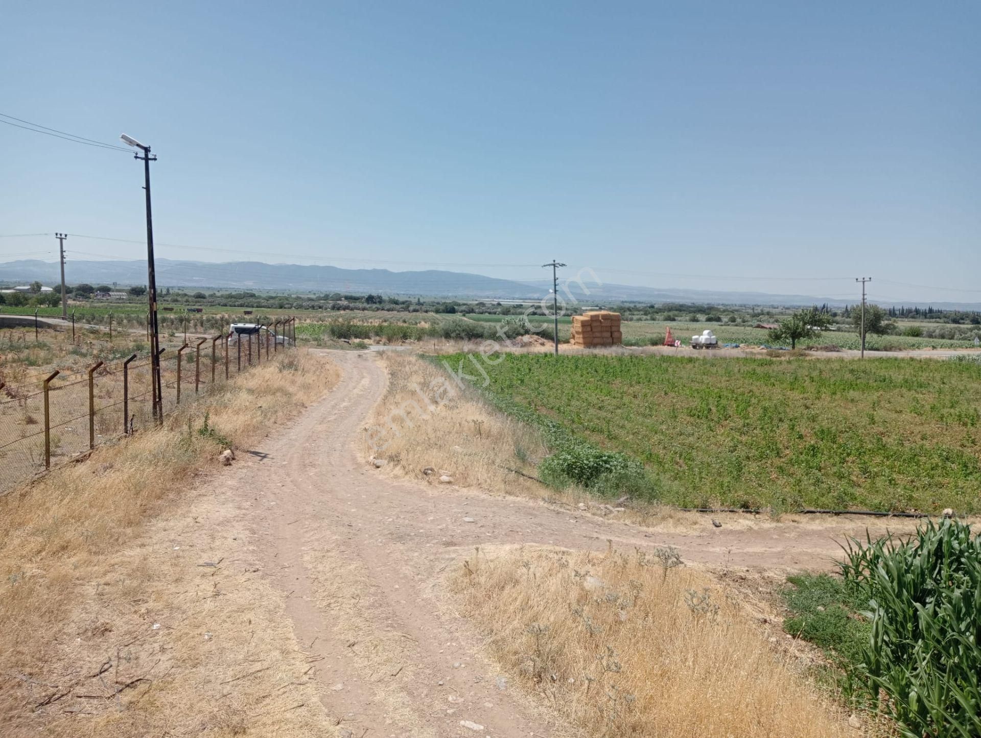 Komutan Emlaktan Bergama Göçbeylide Yatırımlık Arsa - Görsel 9